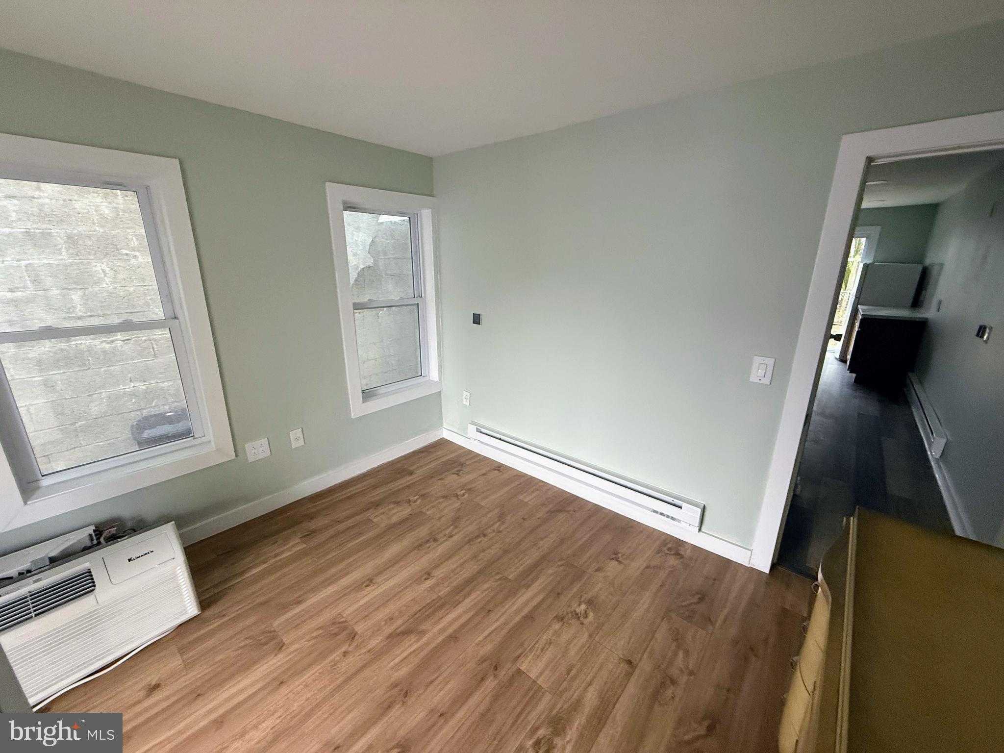 314 W Olive St photo 5