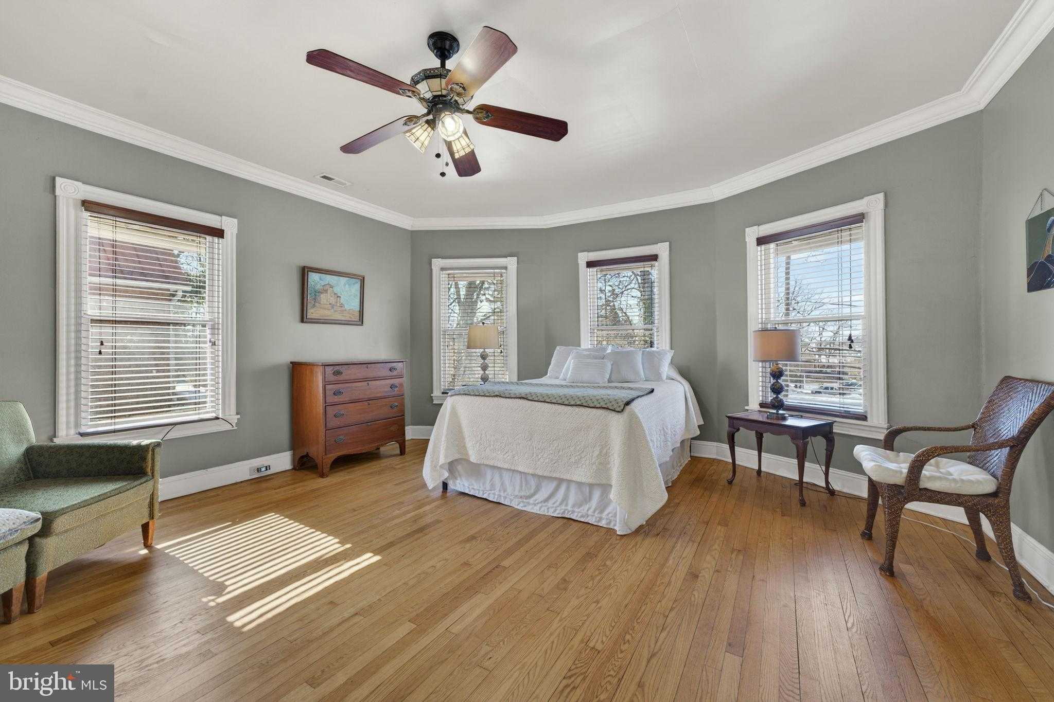 523 S George St photo 55