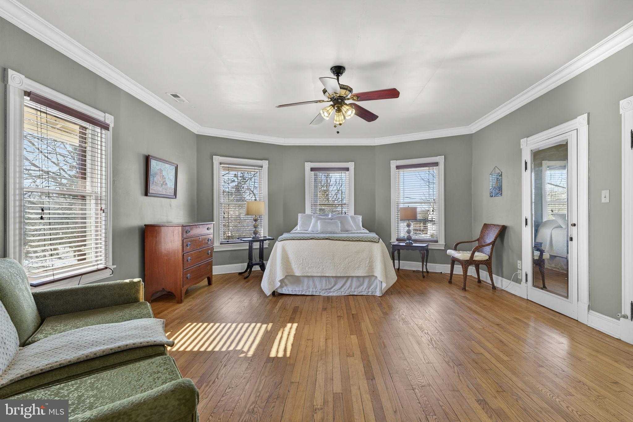 523 S George St photo 56