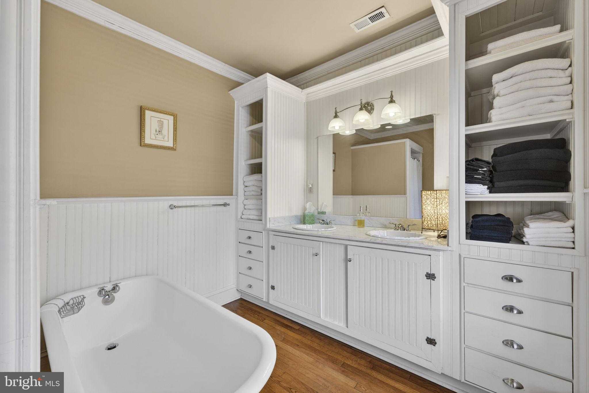 523 S George St photo 67