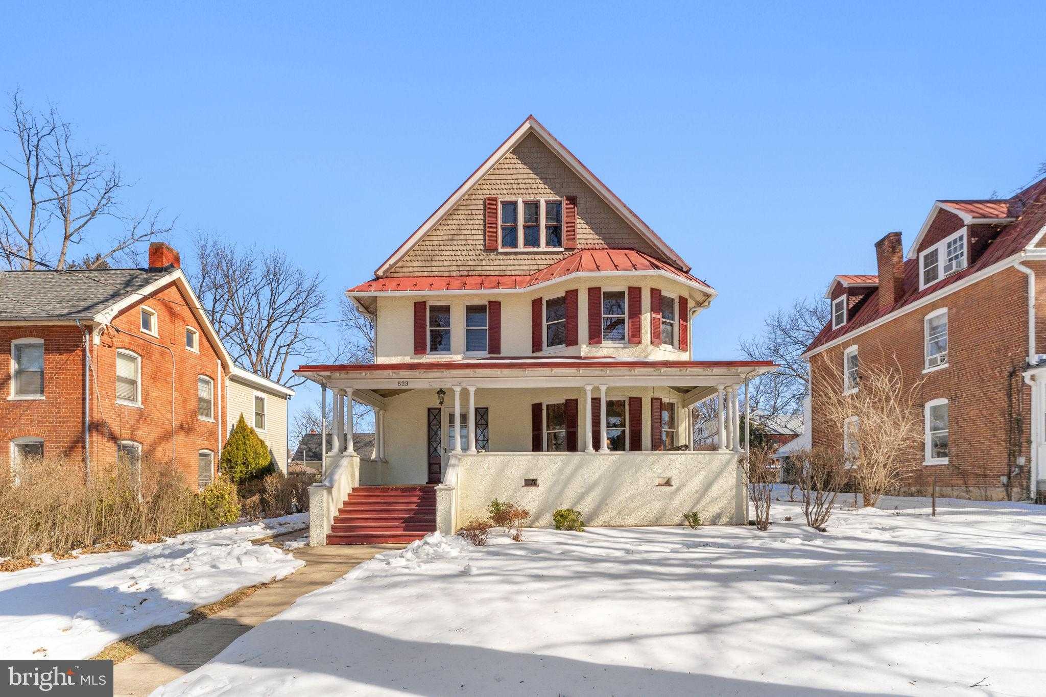 523 S George St photo 8