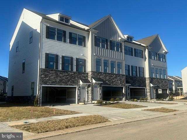 417 Ensemble Way photo 2