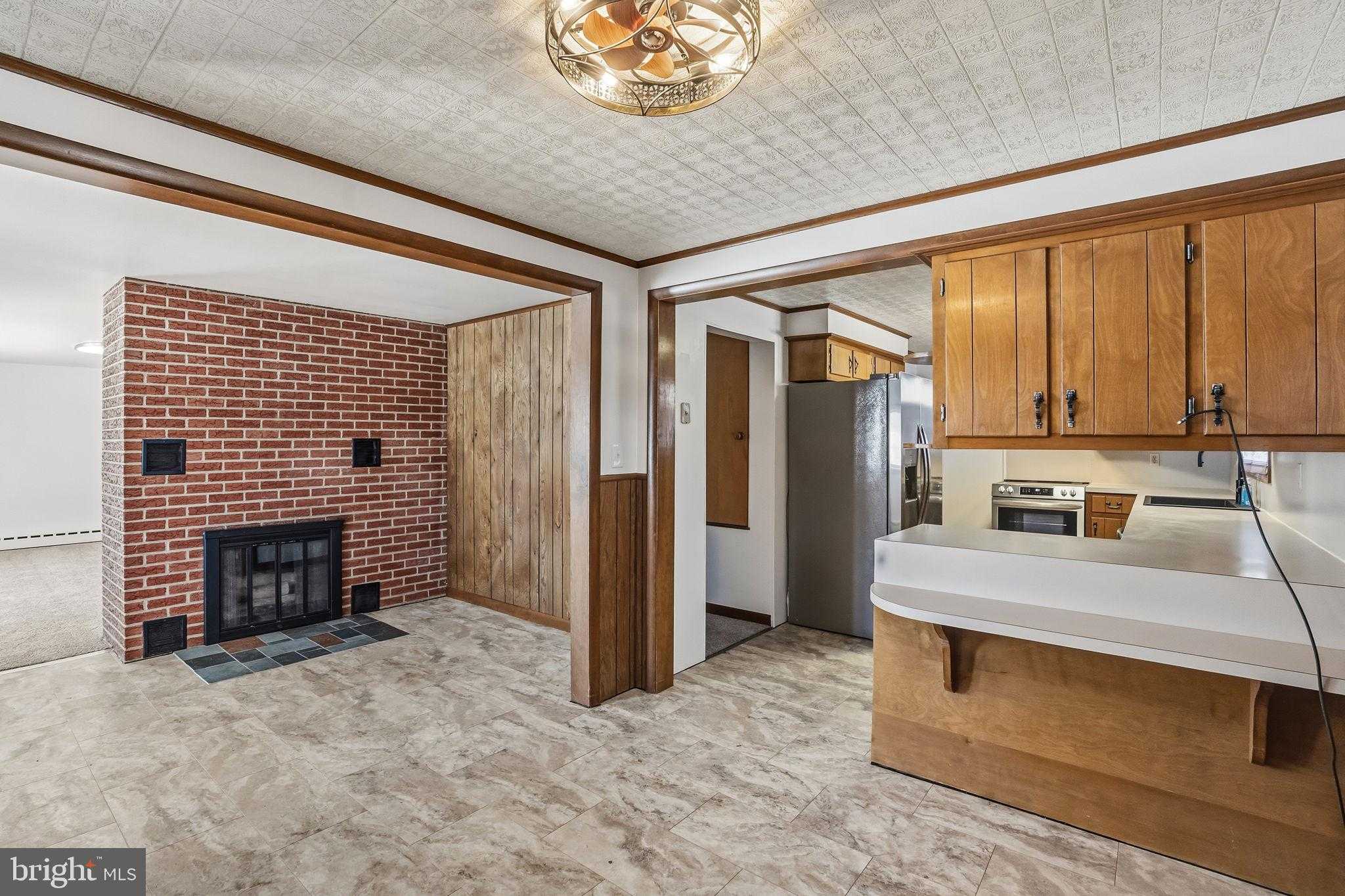 610 E Market St photo 11