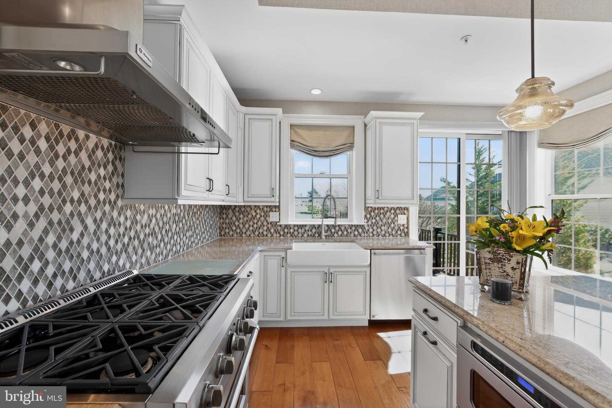 6177 Creekside Dr photo 12