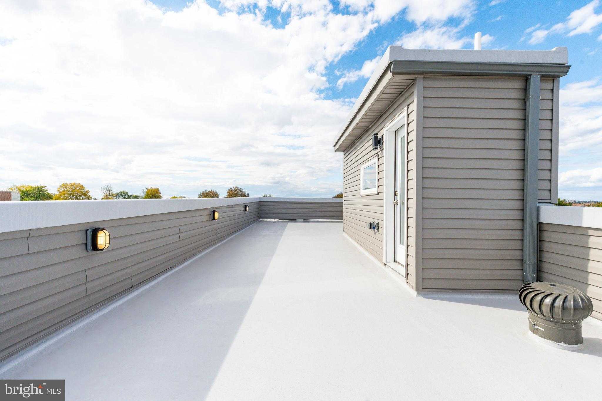 737 N 42nd St photo 26