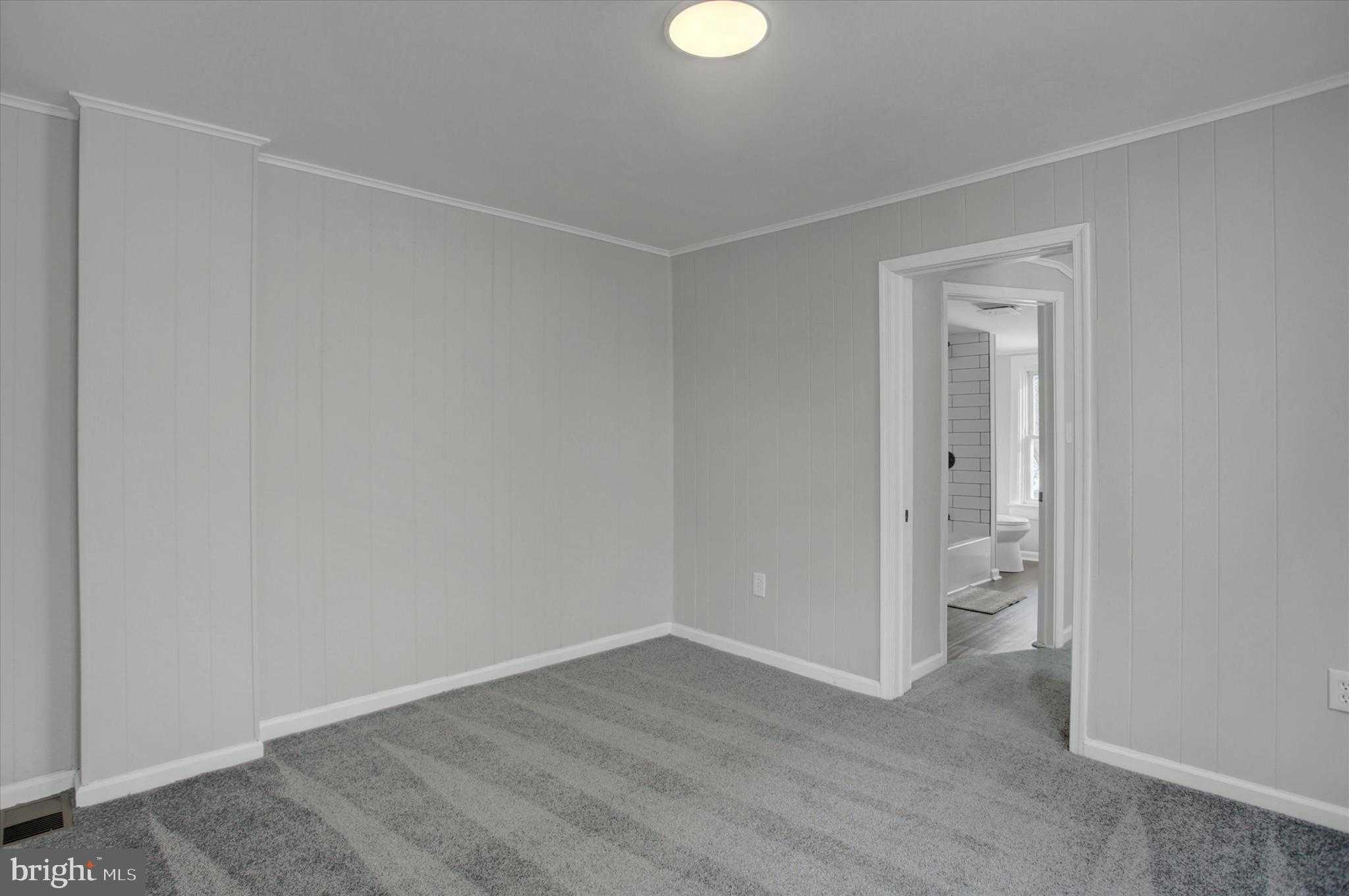 828 Broad St photo 18