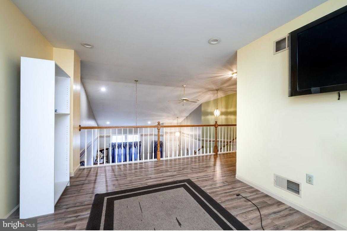 390 Wingspread Dr photo 18