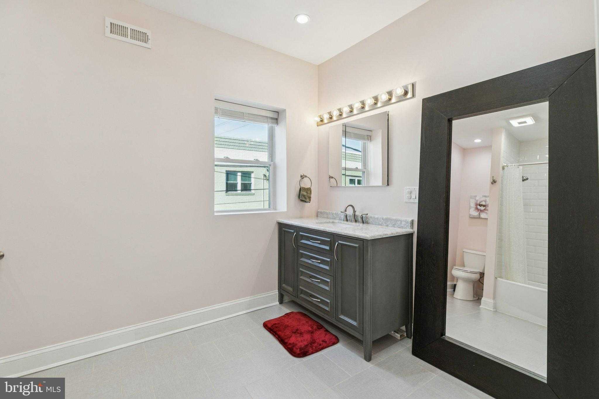 722 Dickinson St photo 40