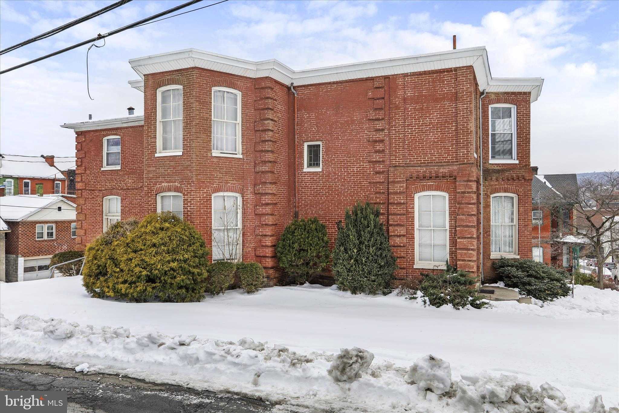 229 E Union St photo 3