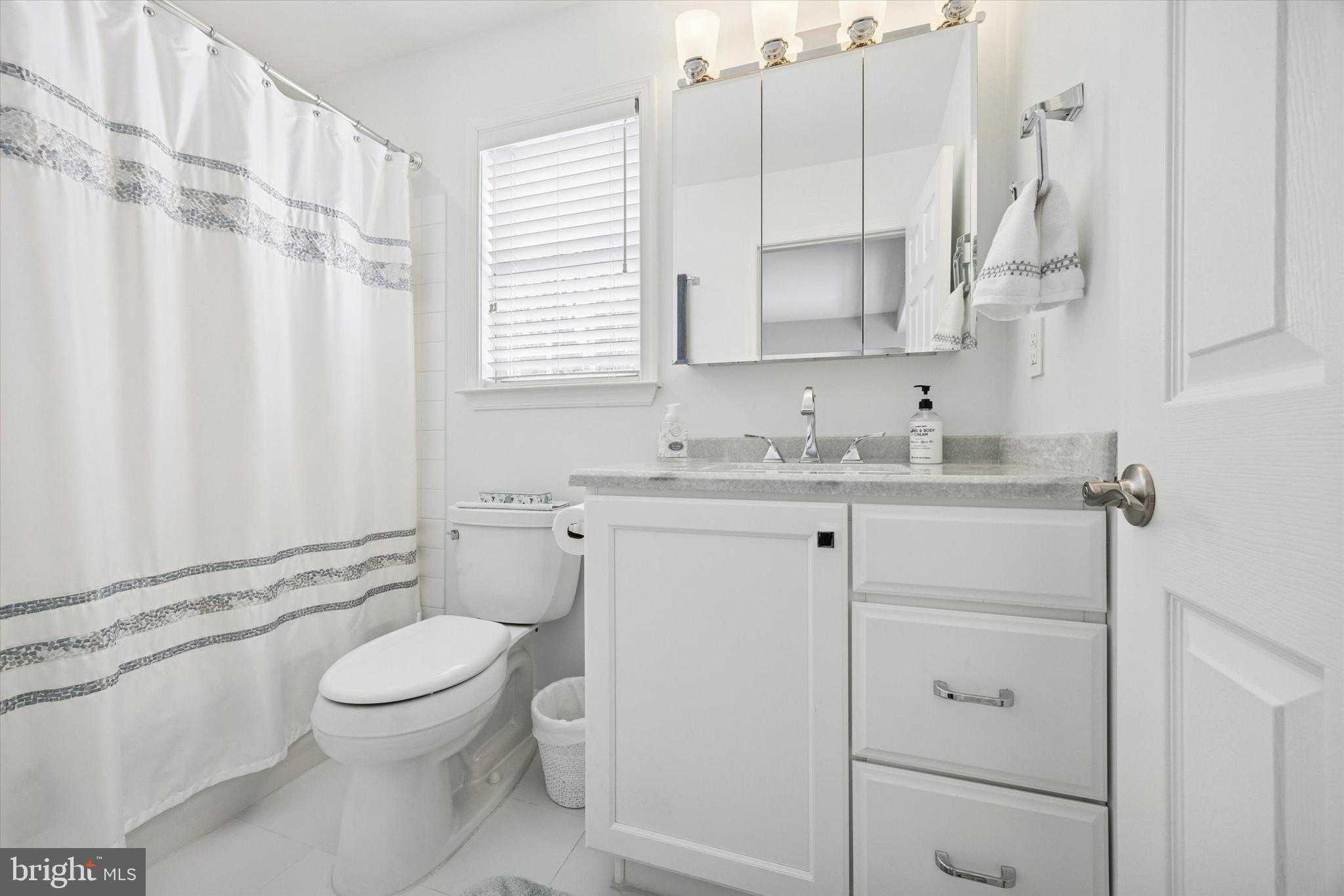 201 Crystal CT photo 26