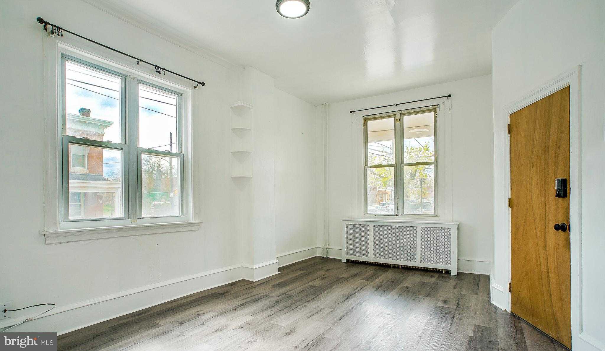 1649 Allengrove St photo 5