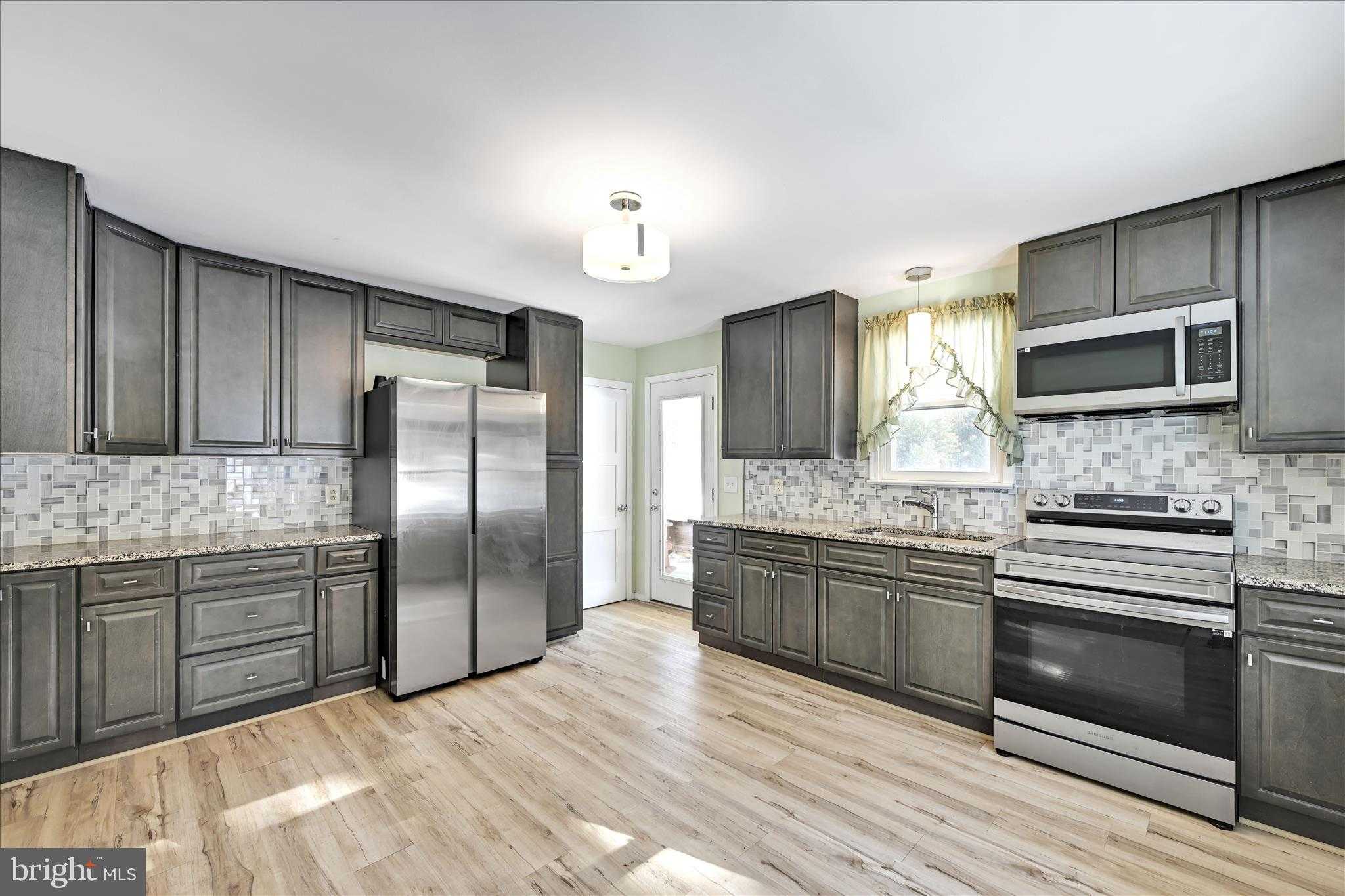 44 Main Blvd photo 8