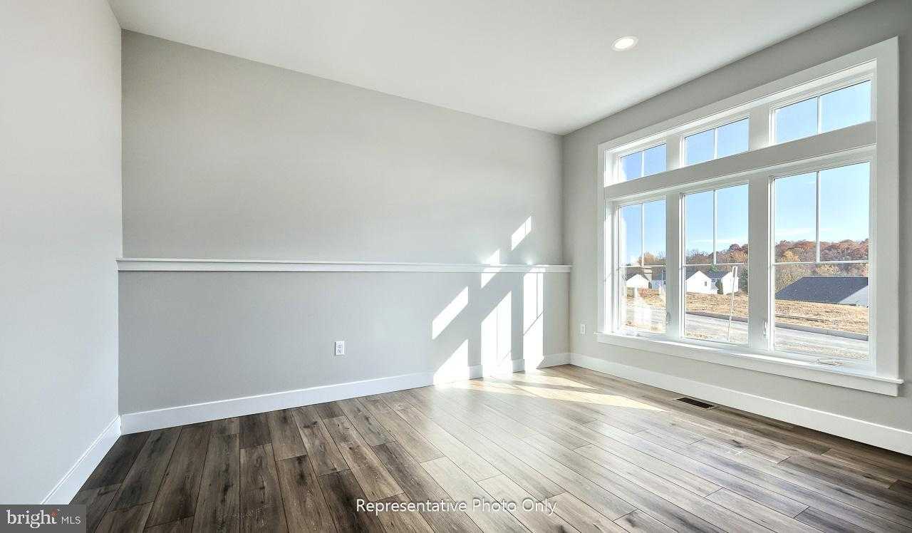 81 Tupelo St photo 3