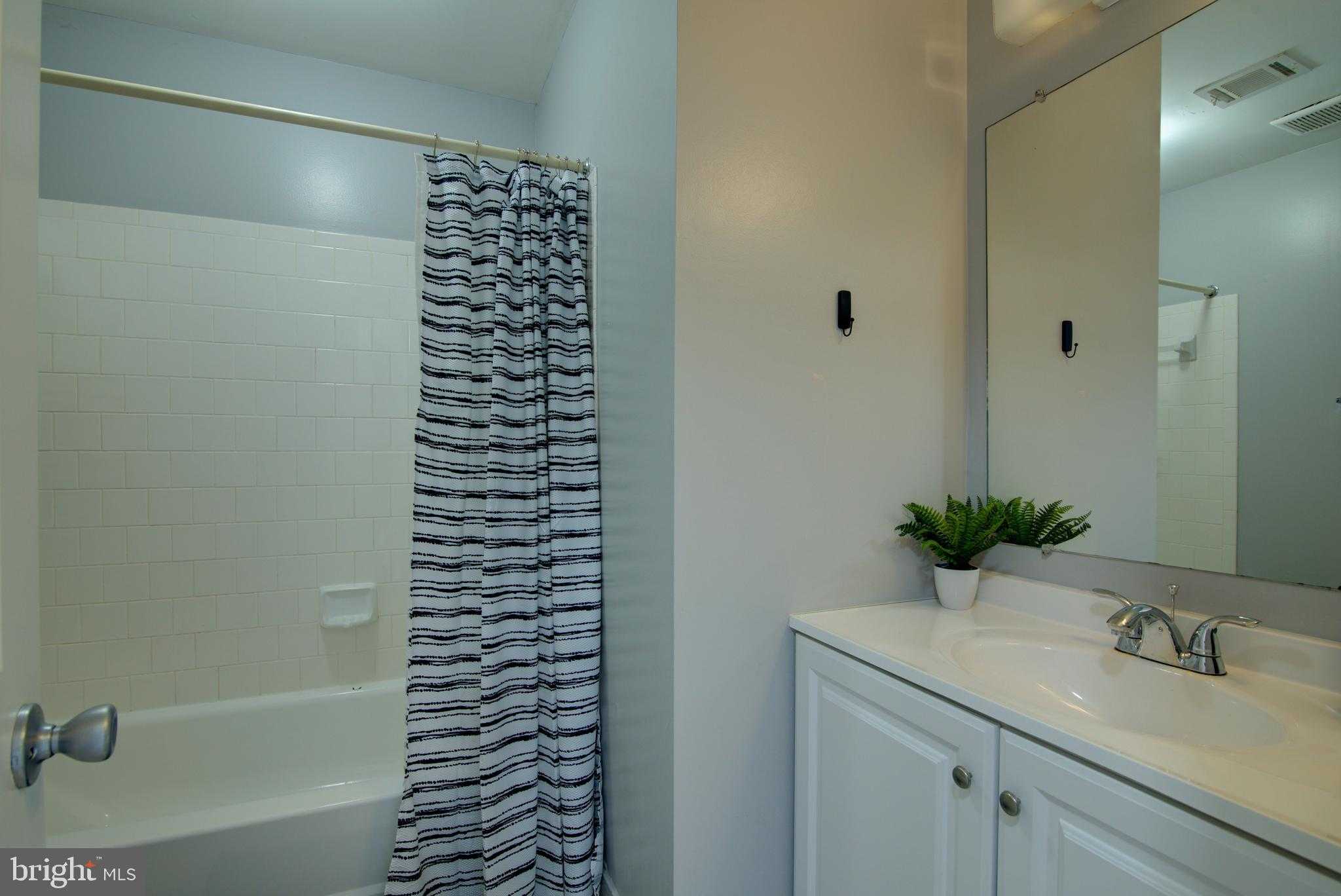 13574 Castlebridge Ln photo 36