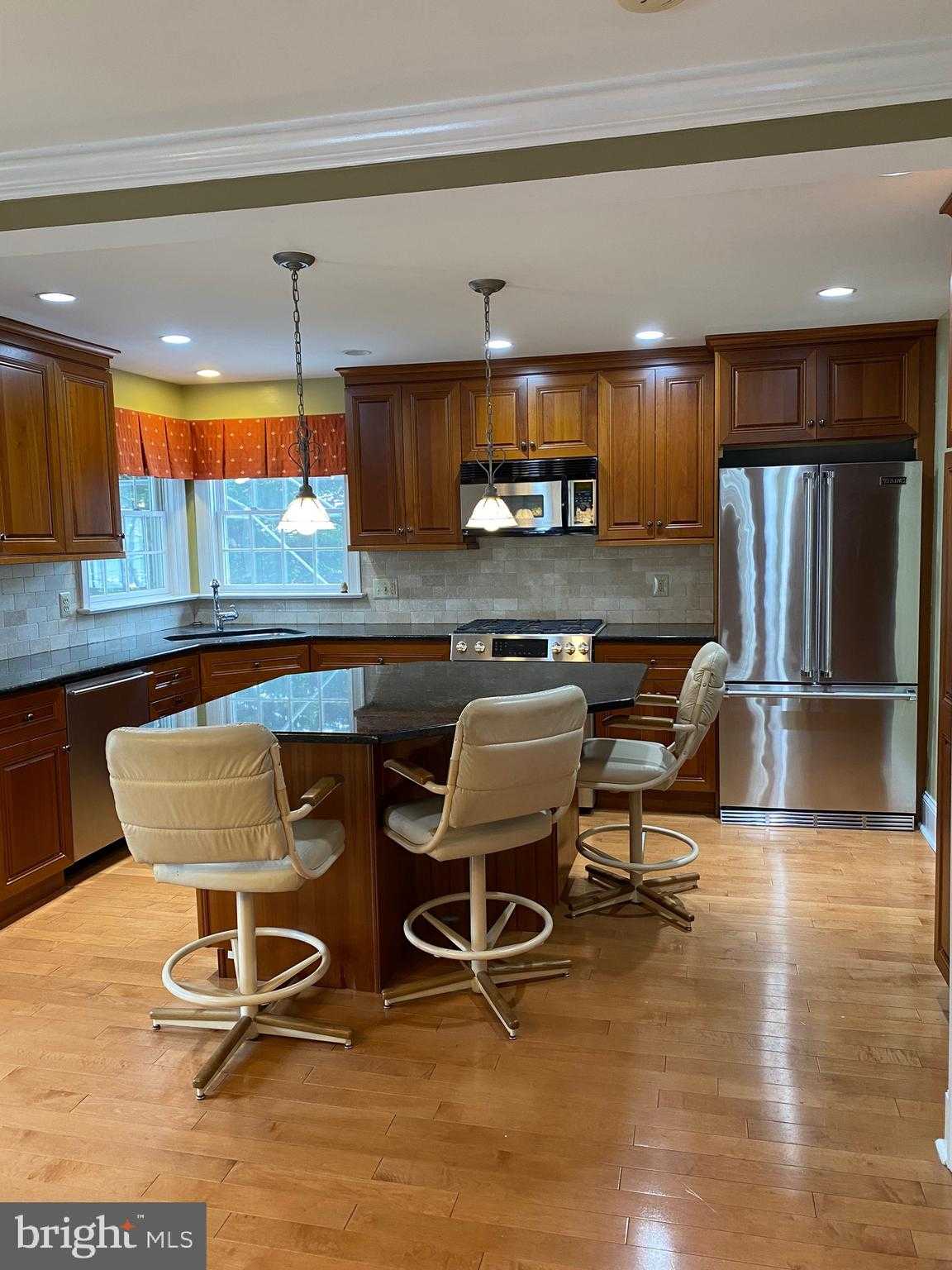 659 Roberts Ave photo 7