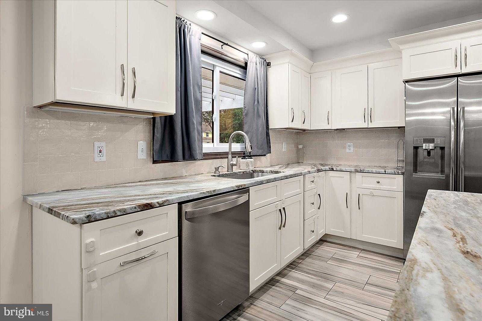 5660 Caledonia Dr photo 32