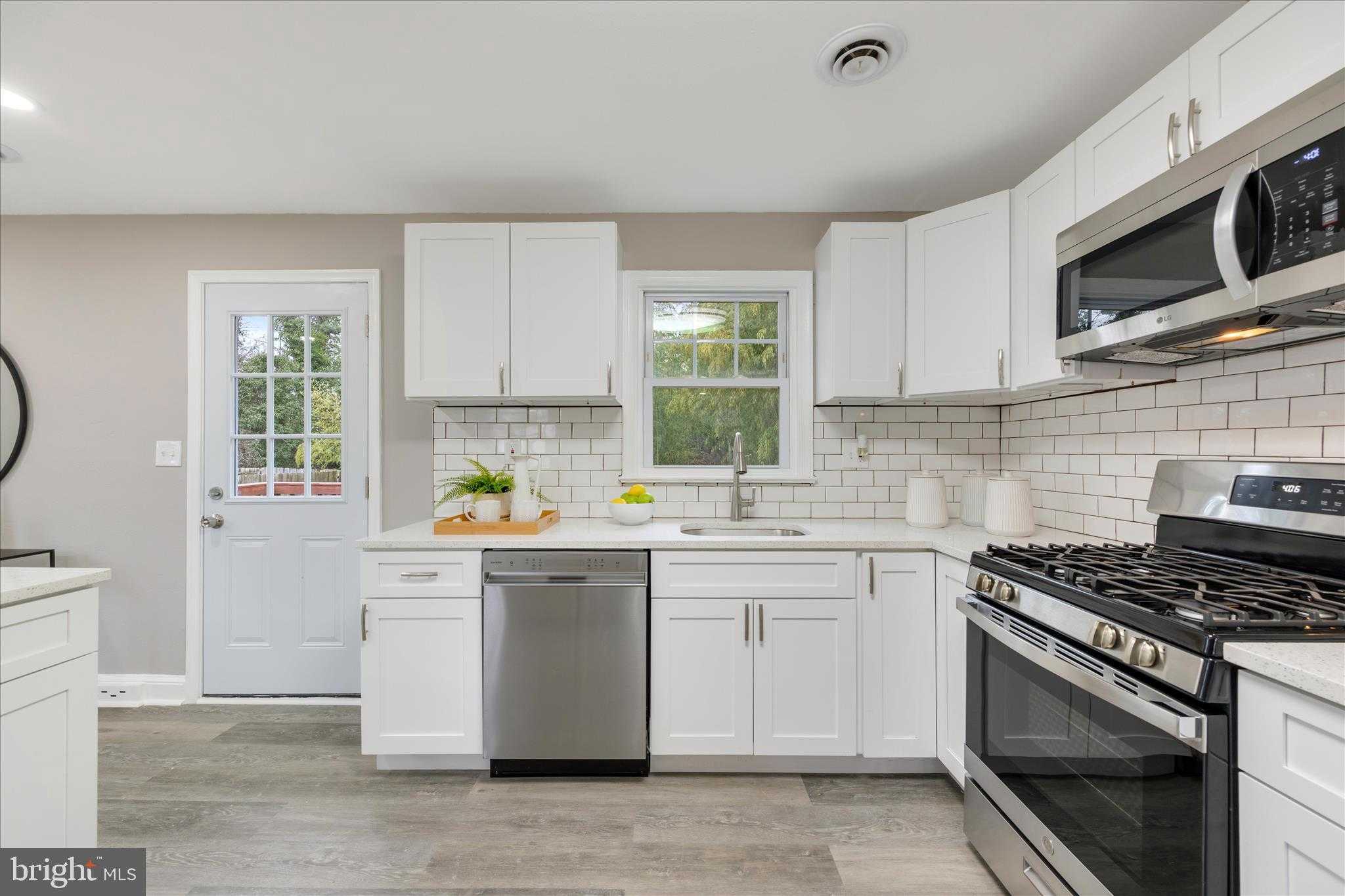 1254 Dogwood Rd photo 3