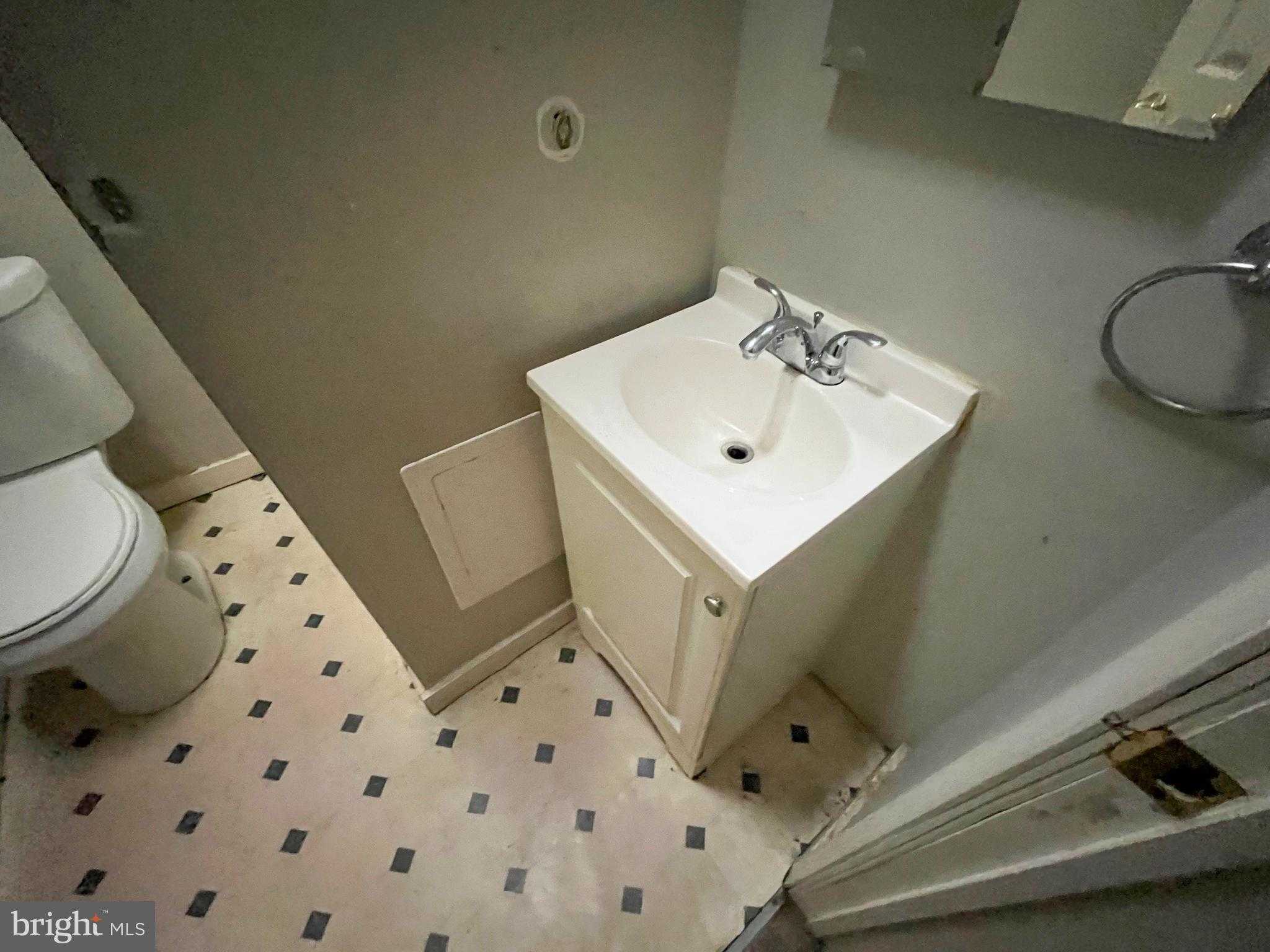 231 W Albanus St photo 17