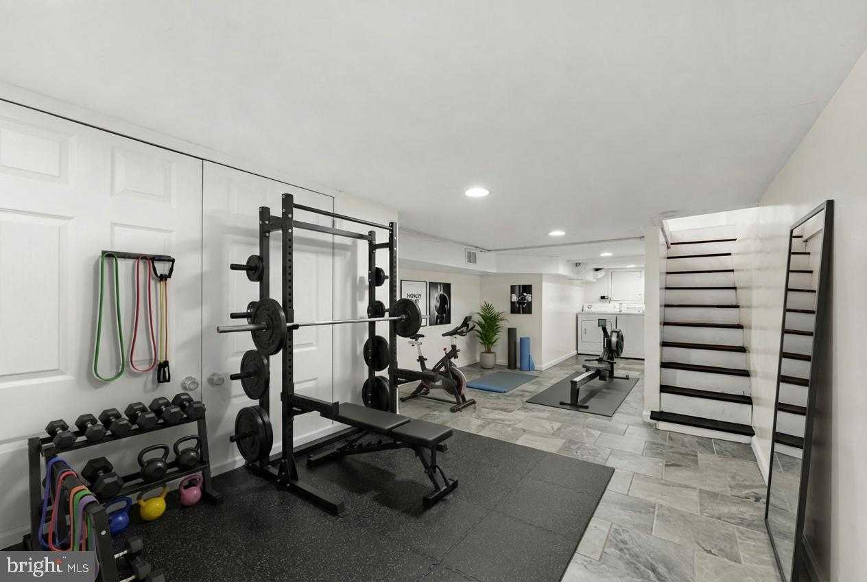 2613 Amber St photo 5