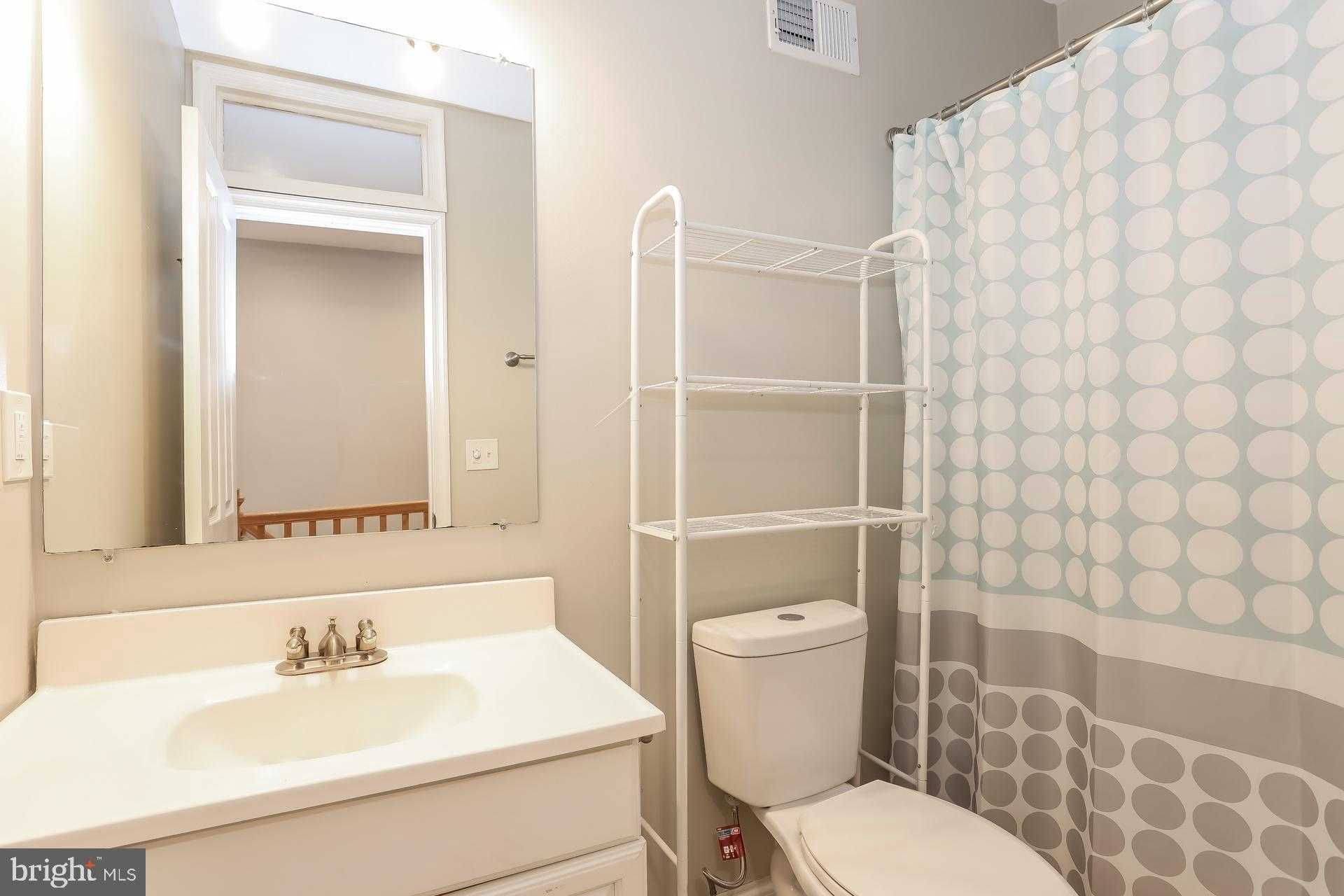 624 S Glover St photo 15