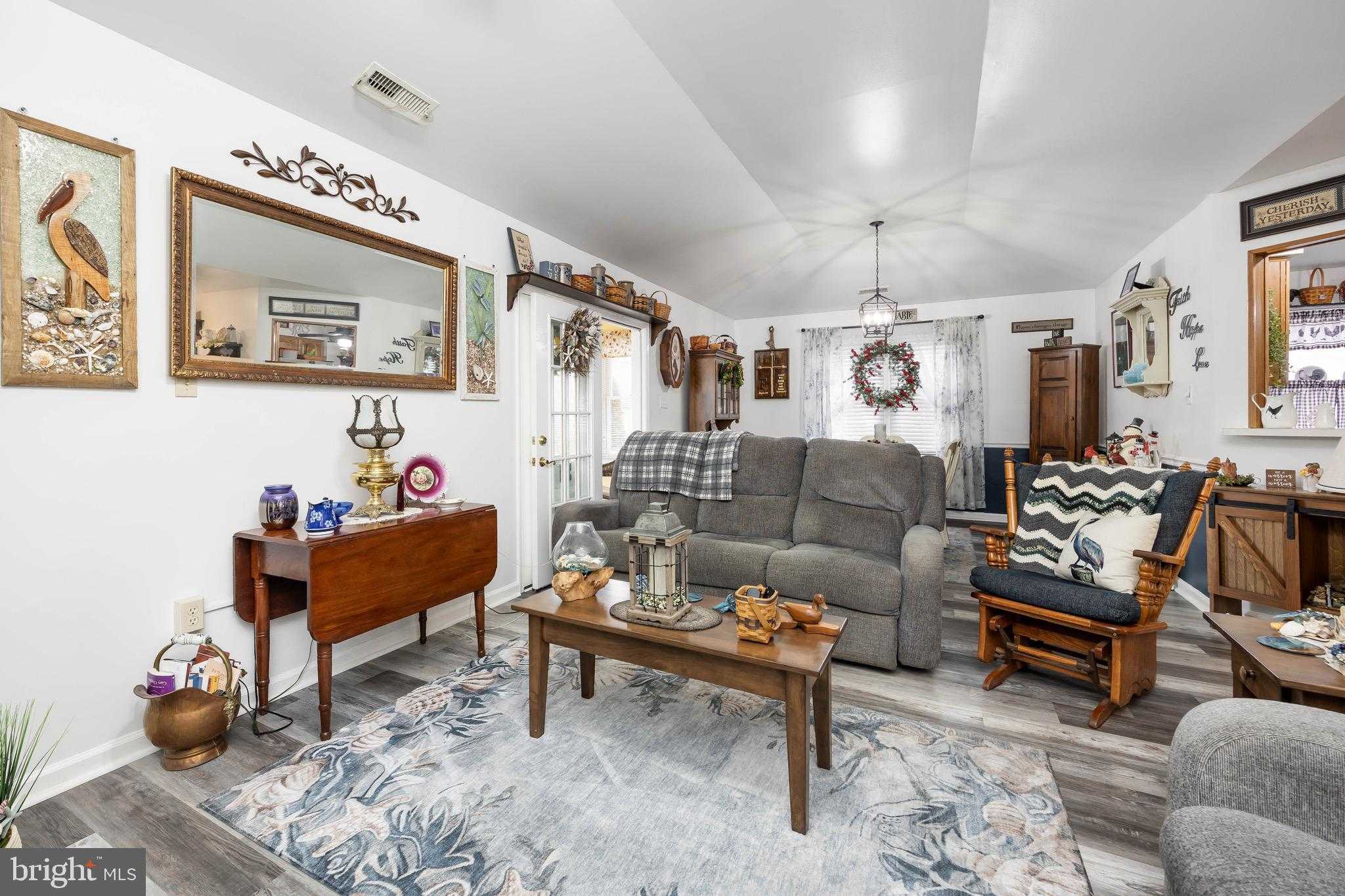 1005 E Schumaker Manor Dr photo 7