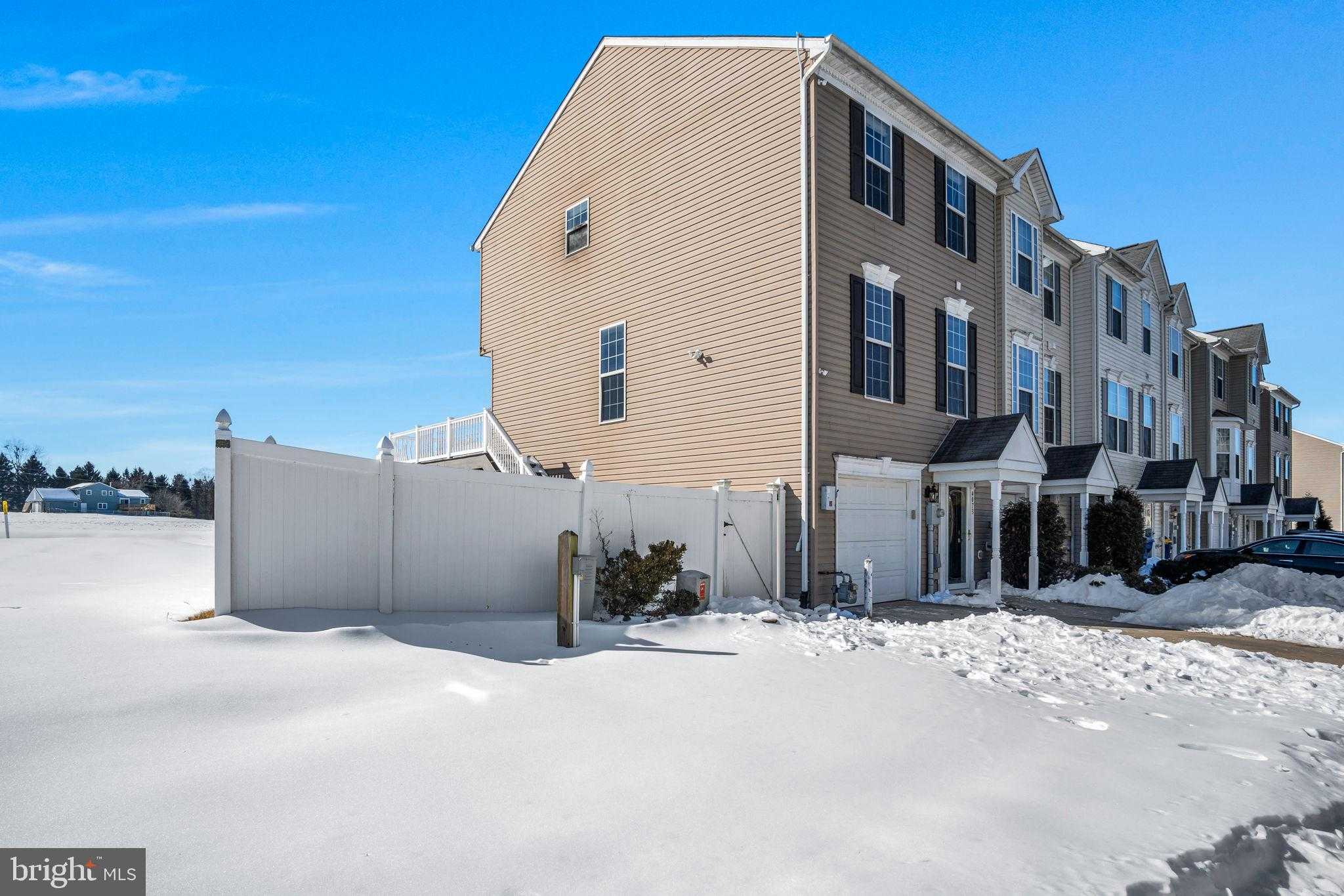 4073 Majestic CT photo 2