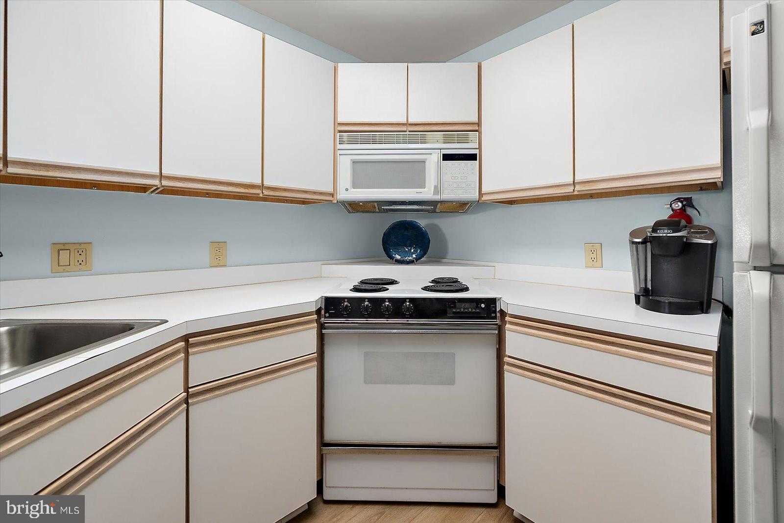 201 S Heron Dr photo 6