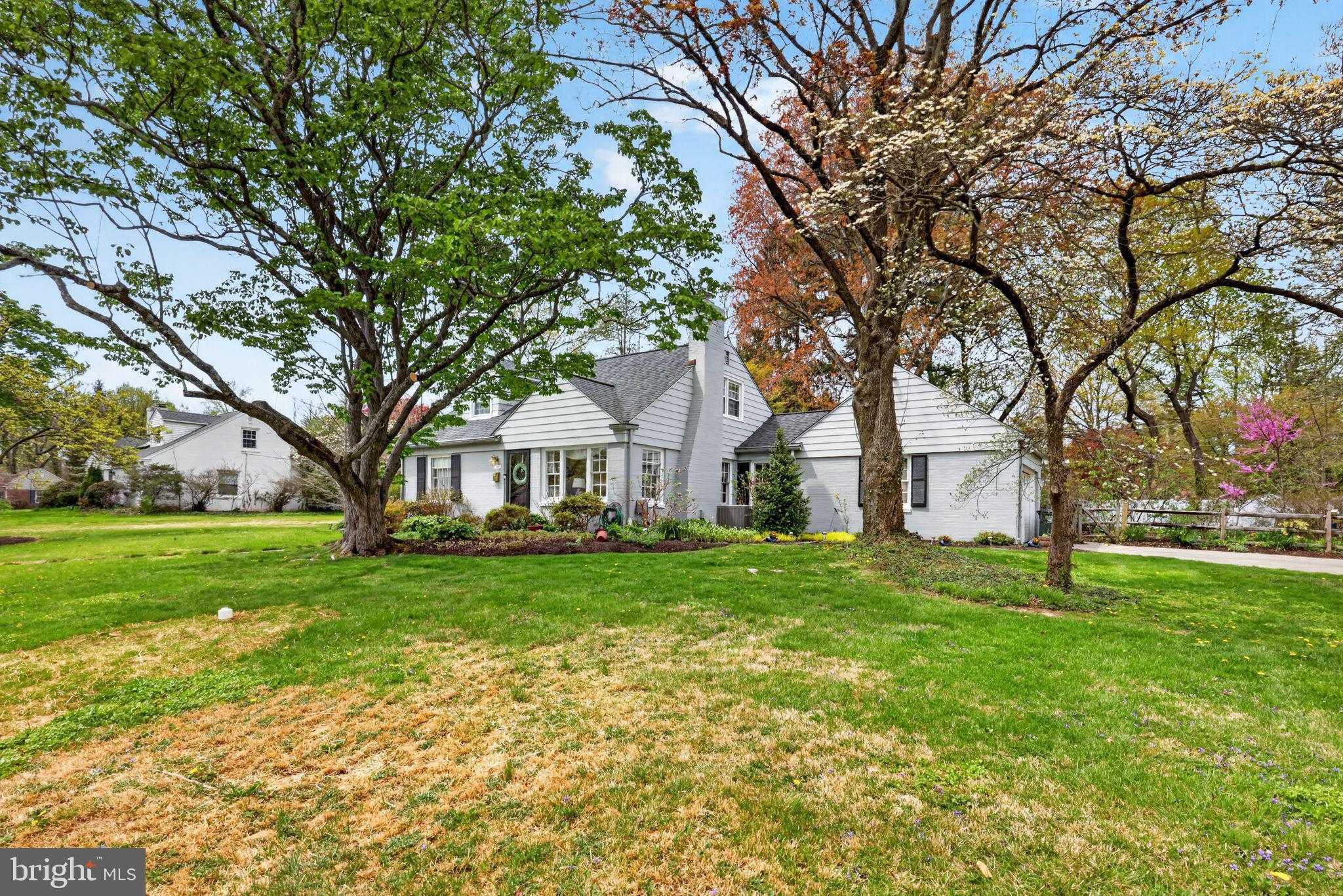 303 Barry Ln photo 4