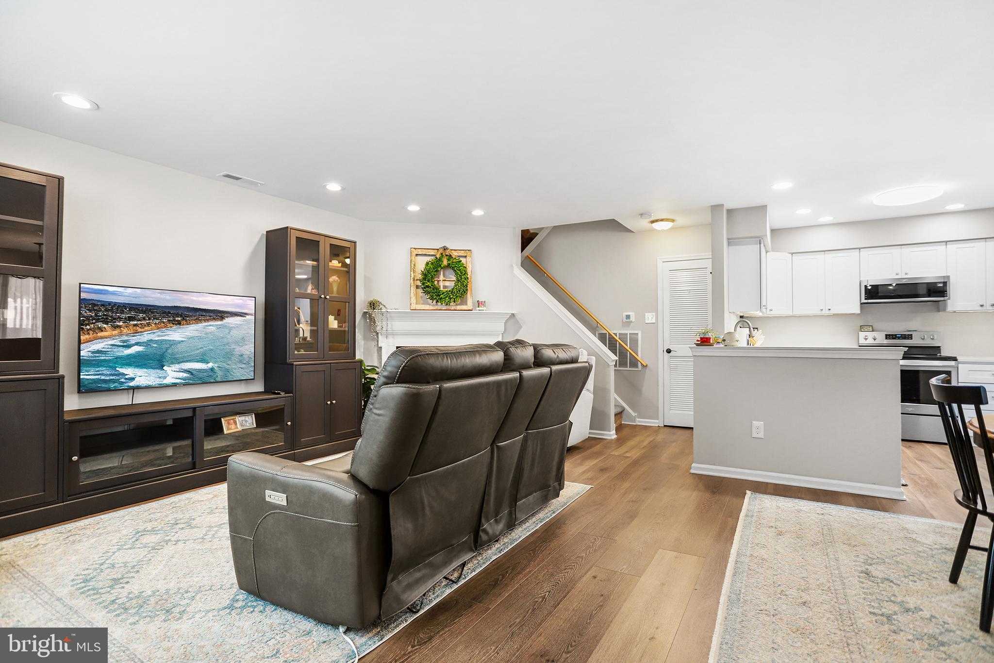 73 Bayberry CT photo 4