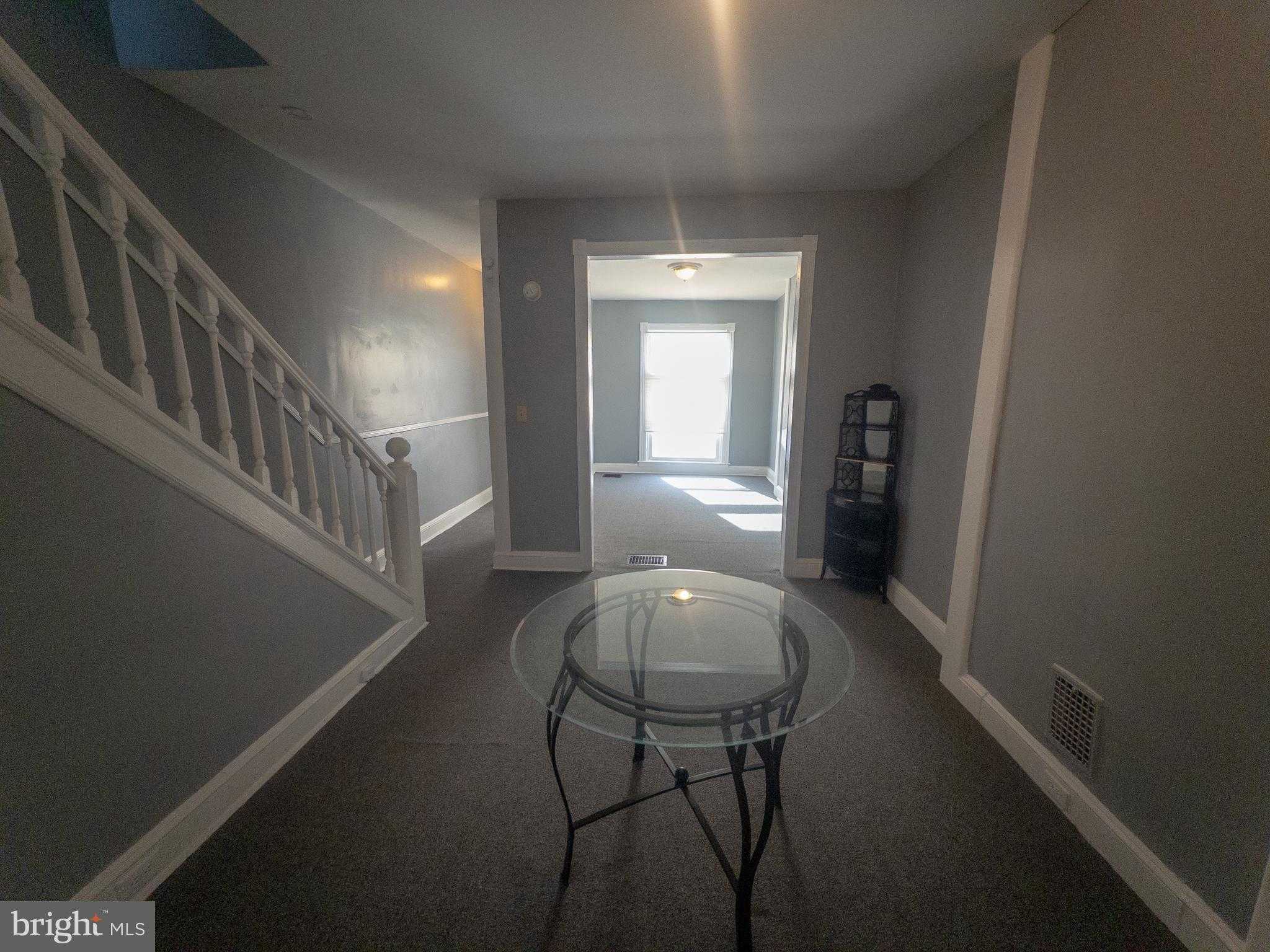 2122 W Lexington St photo 3