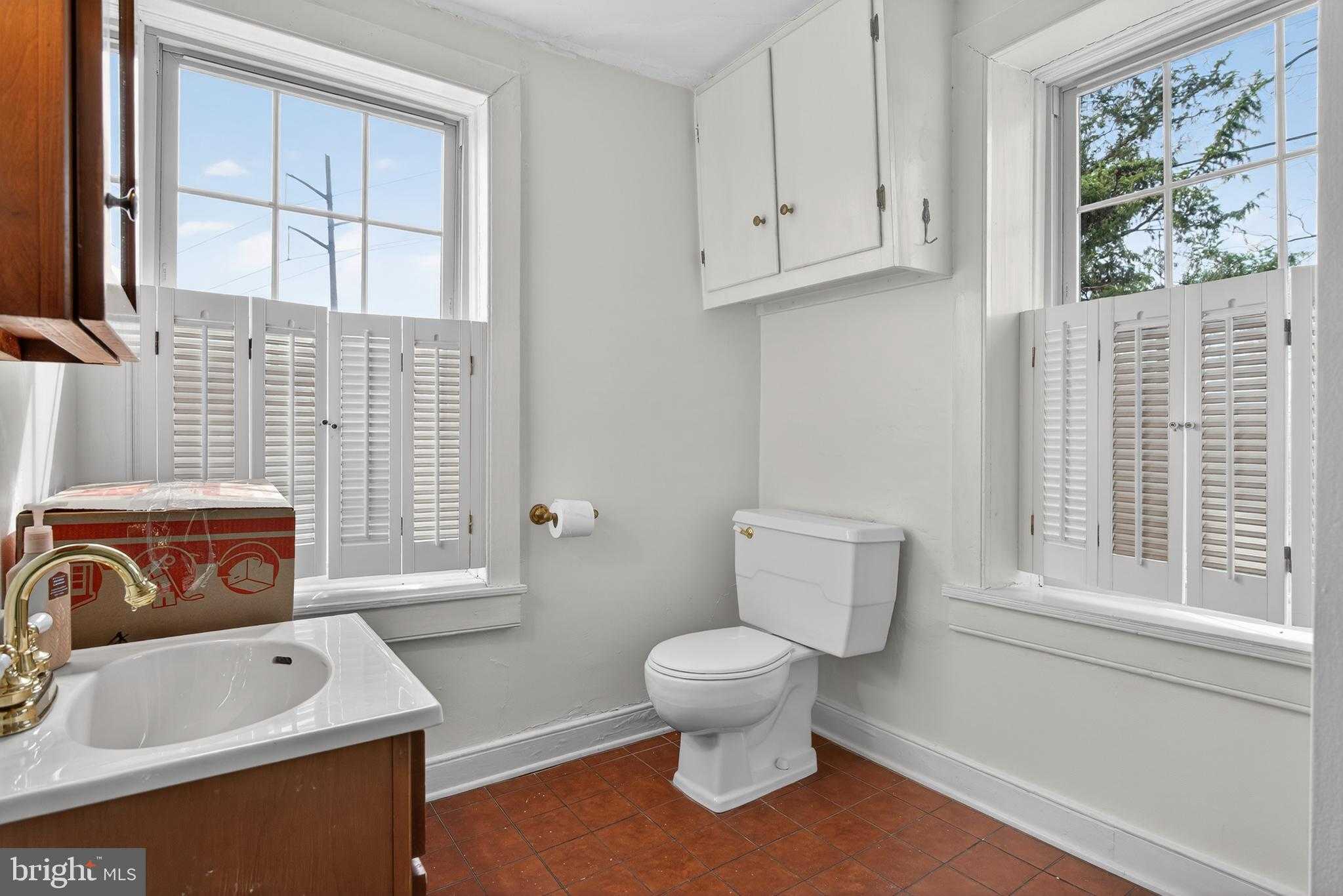 90 Manor Rd photo 21