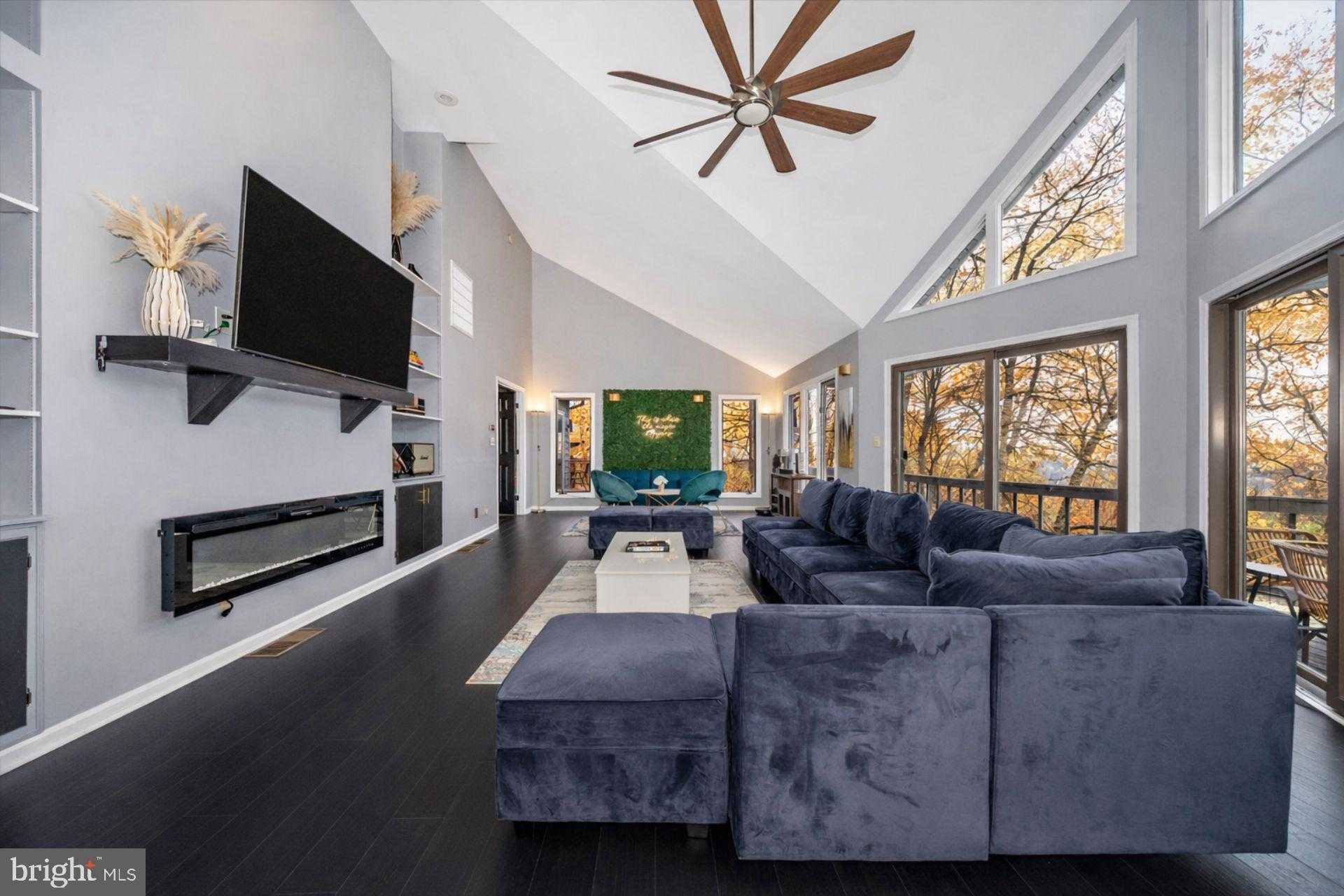 579 Bobcat Dr photo 3