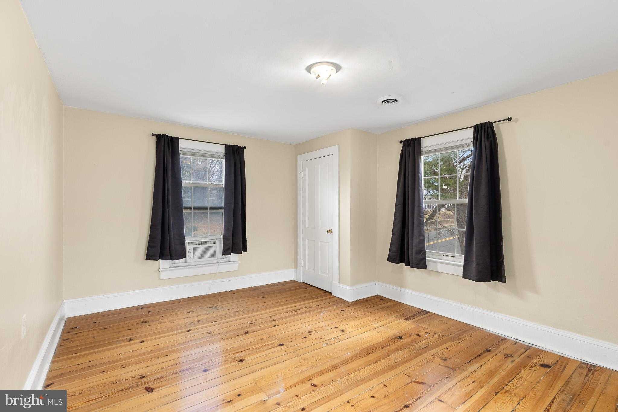 530 S Main St photo 28