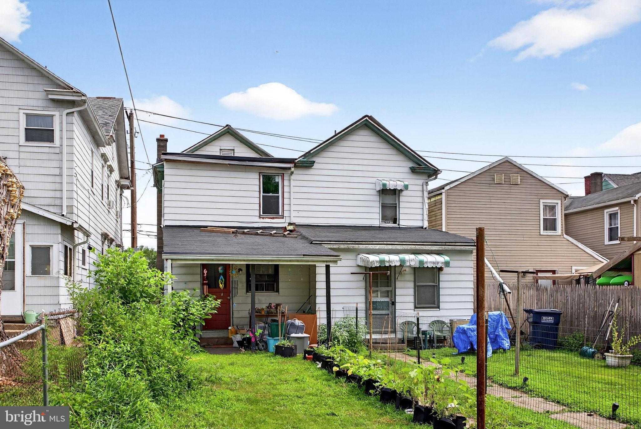 552 E Front St photo 10