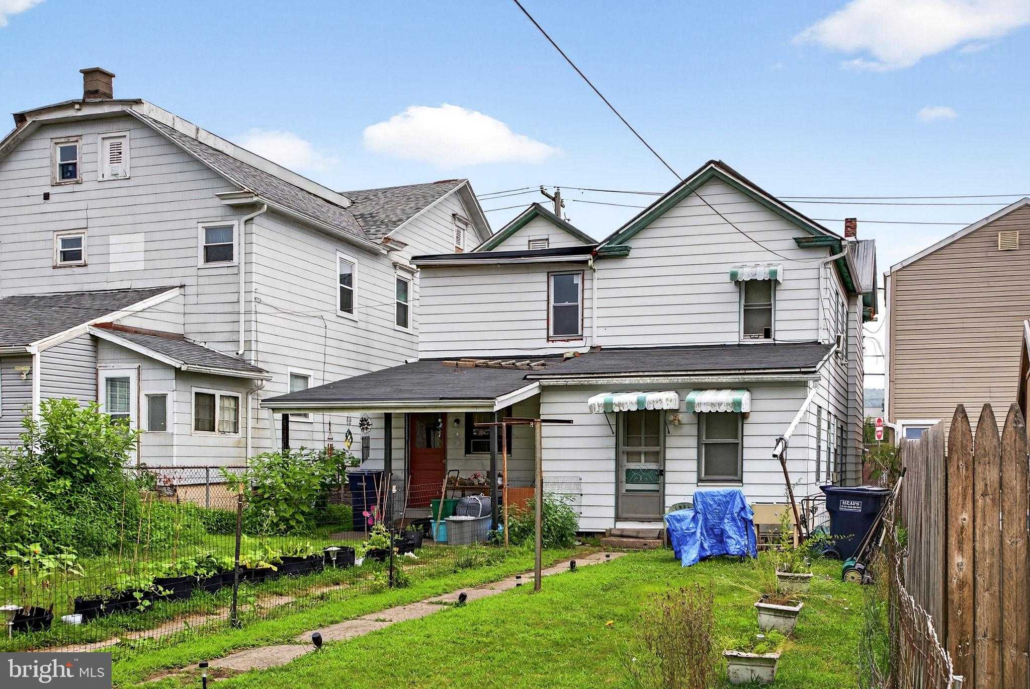 552 E Front St photo 11