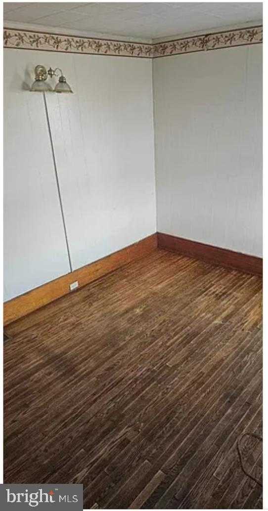 552 E Front St photo 14