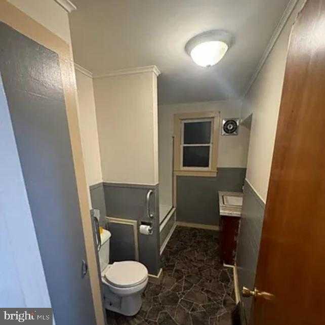 552 E Front St photo 19