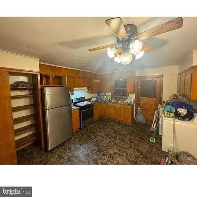 552 E Front St photo 20