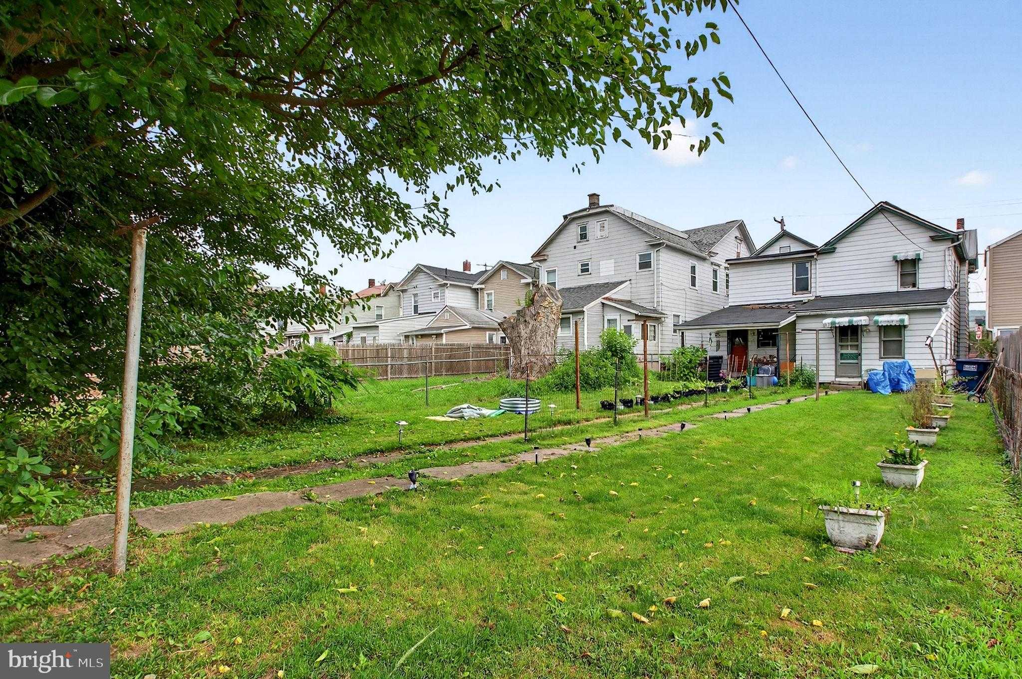 552 E Front St photo 6