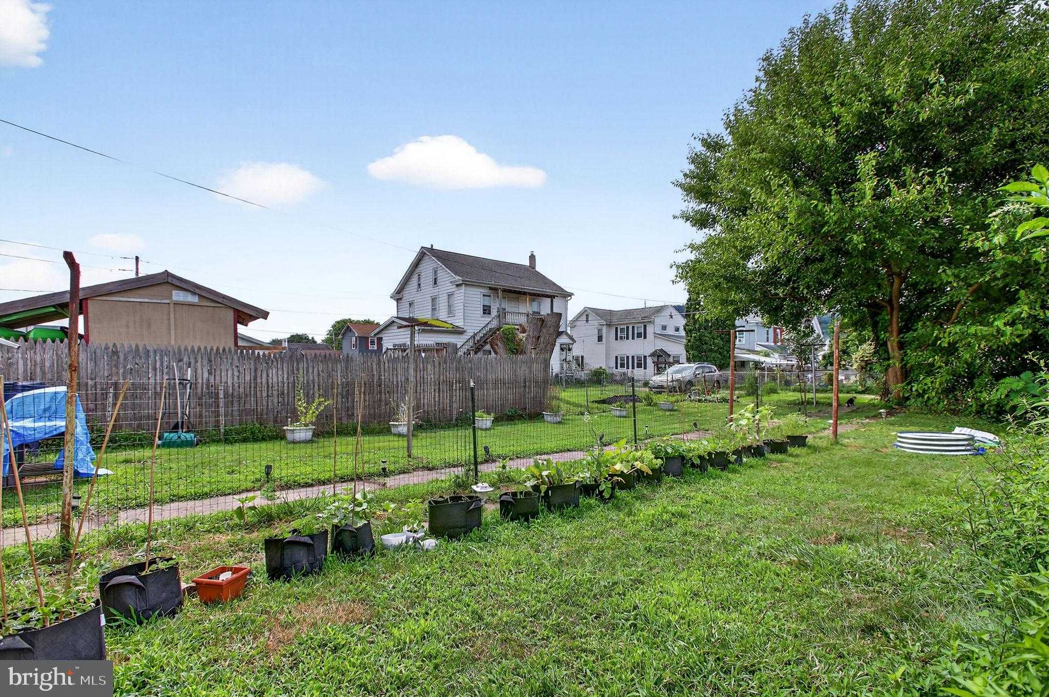 552 E Front St photo 7