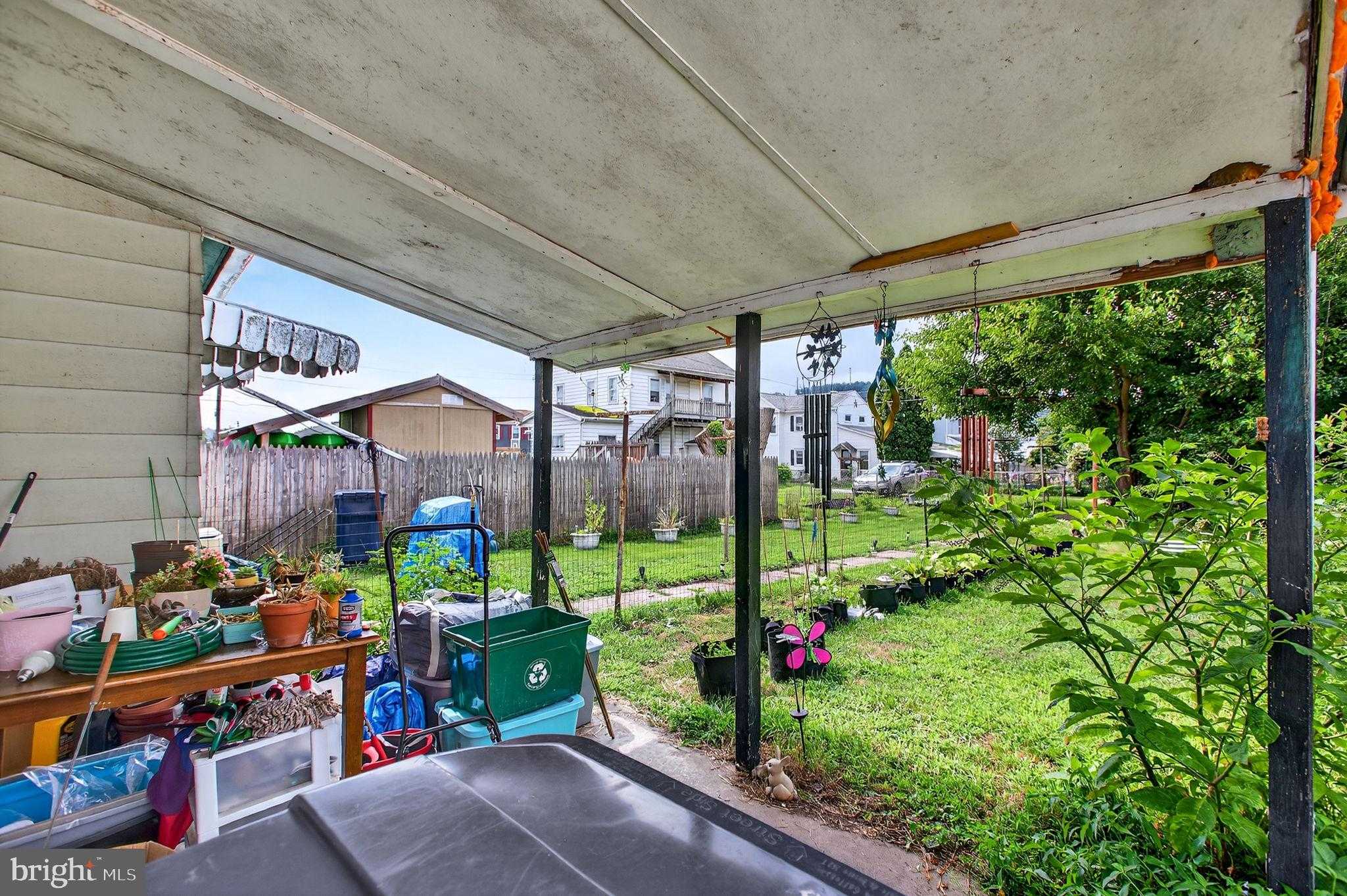 552 E Front St photo 8