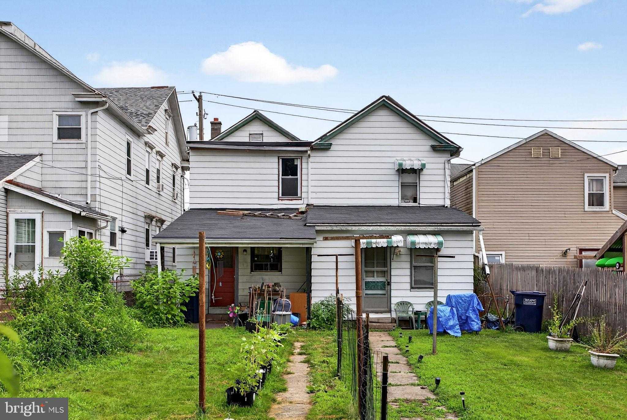 552 E Front St photo 9