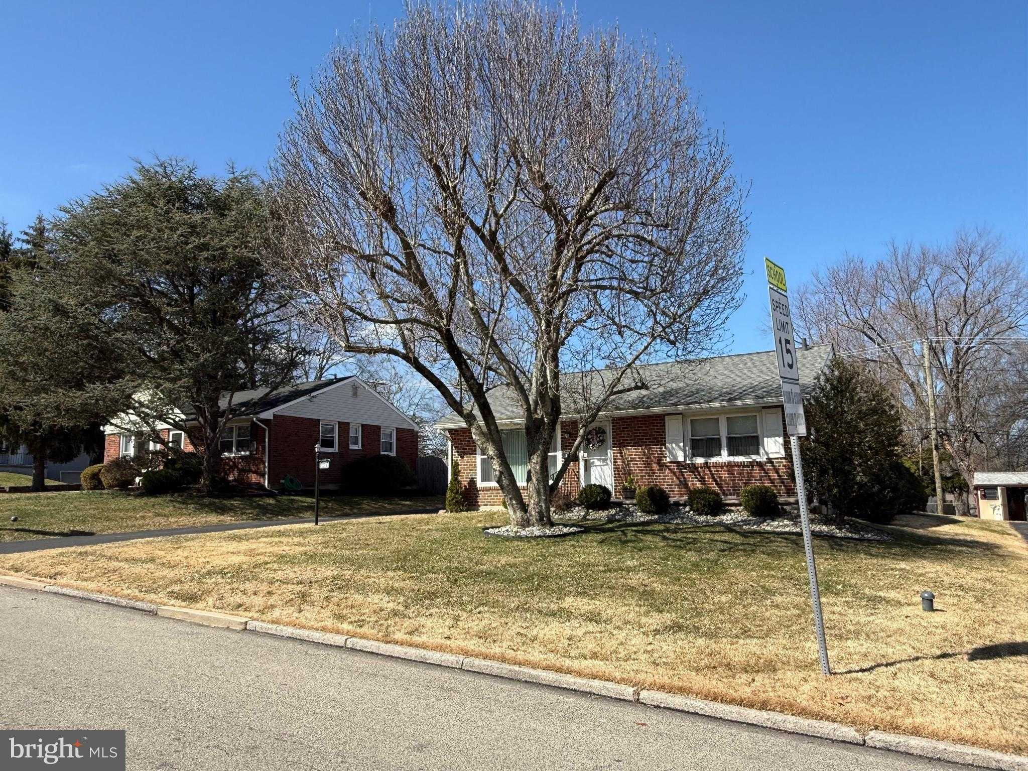 2427 Springview Rd photo 3