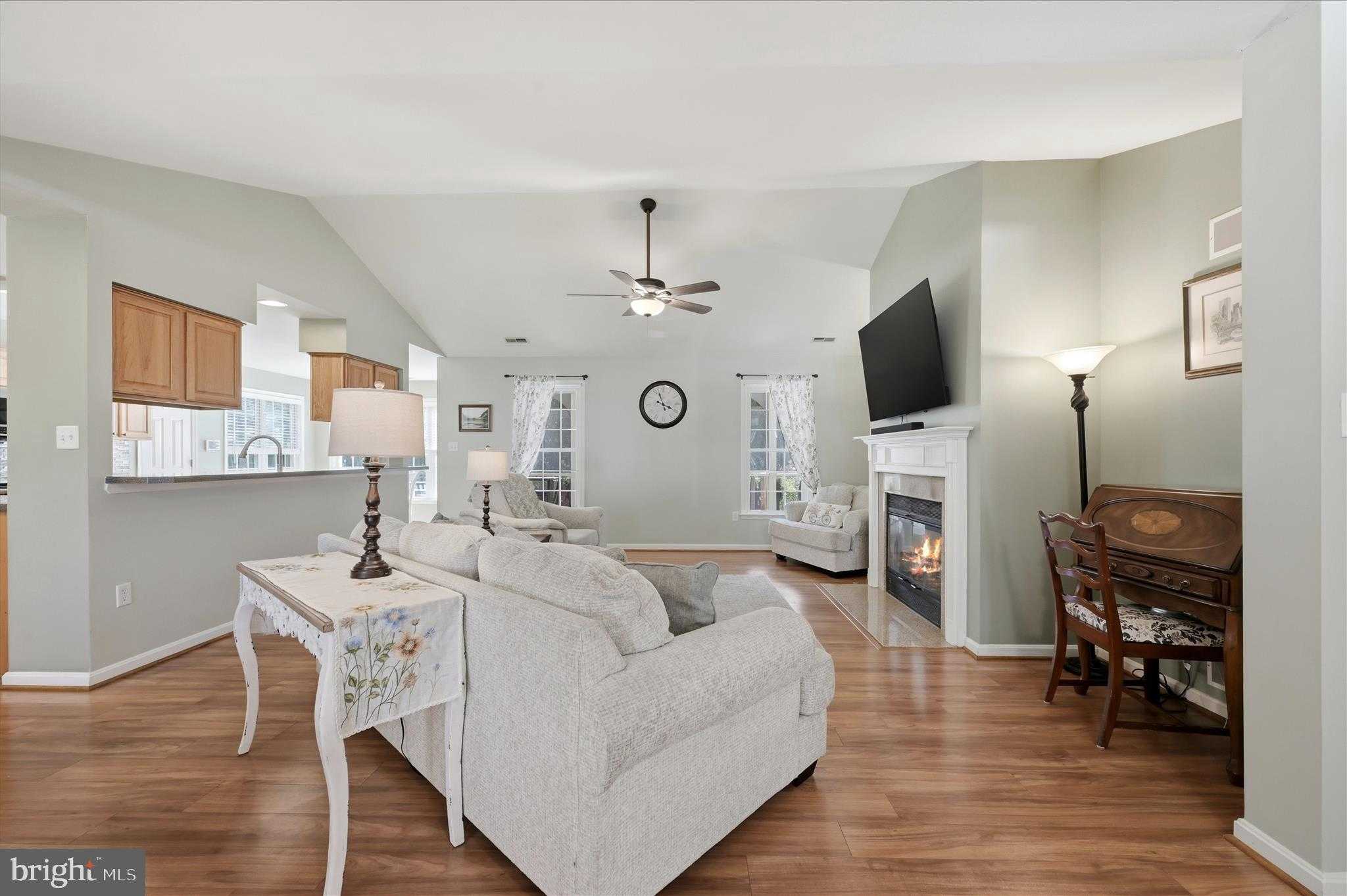 24 Creighton CT photo 8