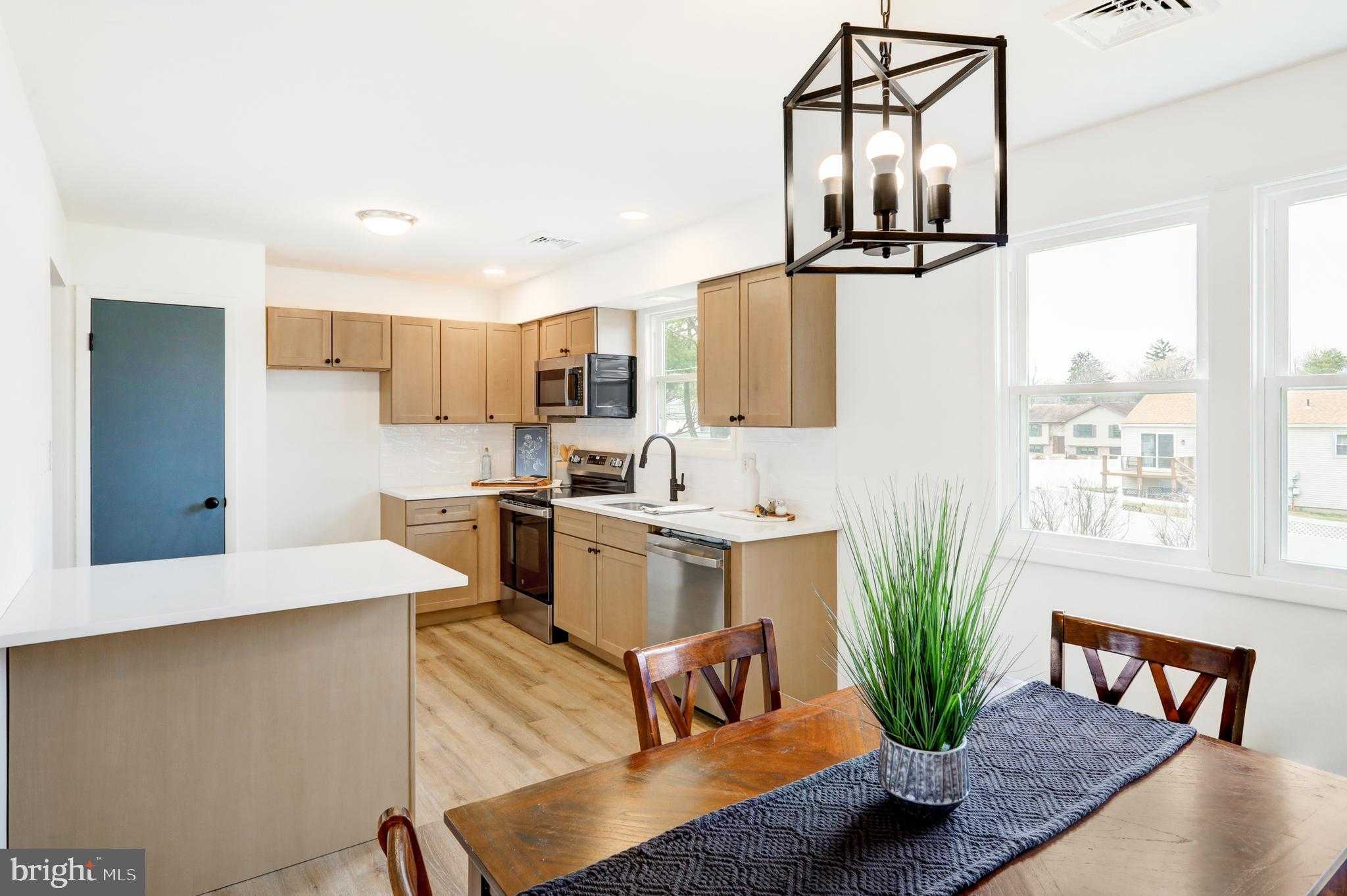 532 Kingston Rd photo 9