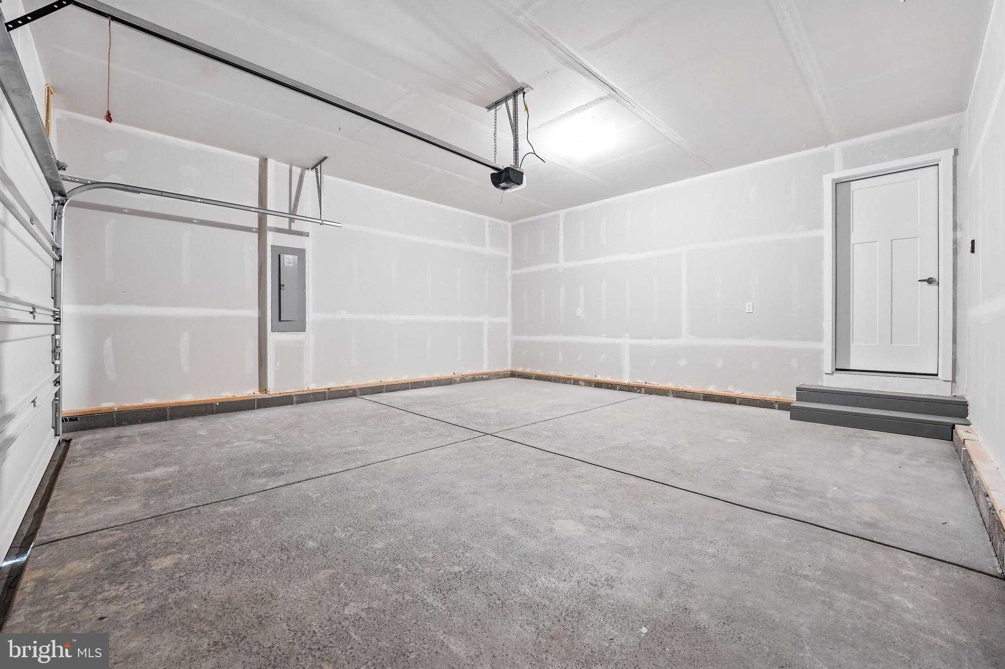 2 Monroe Ave photo 34