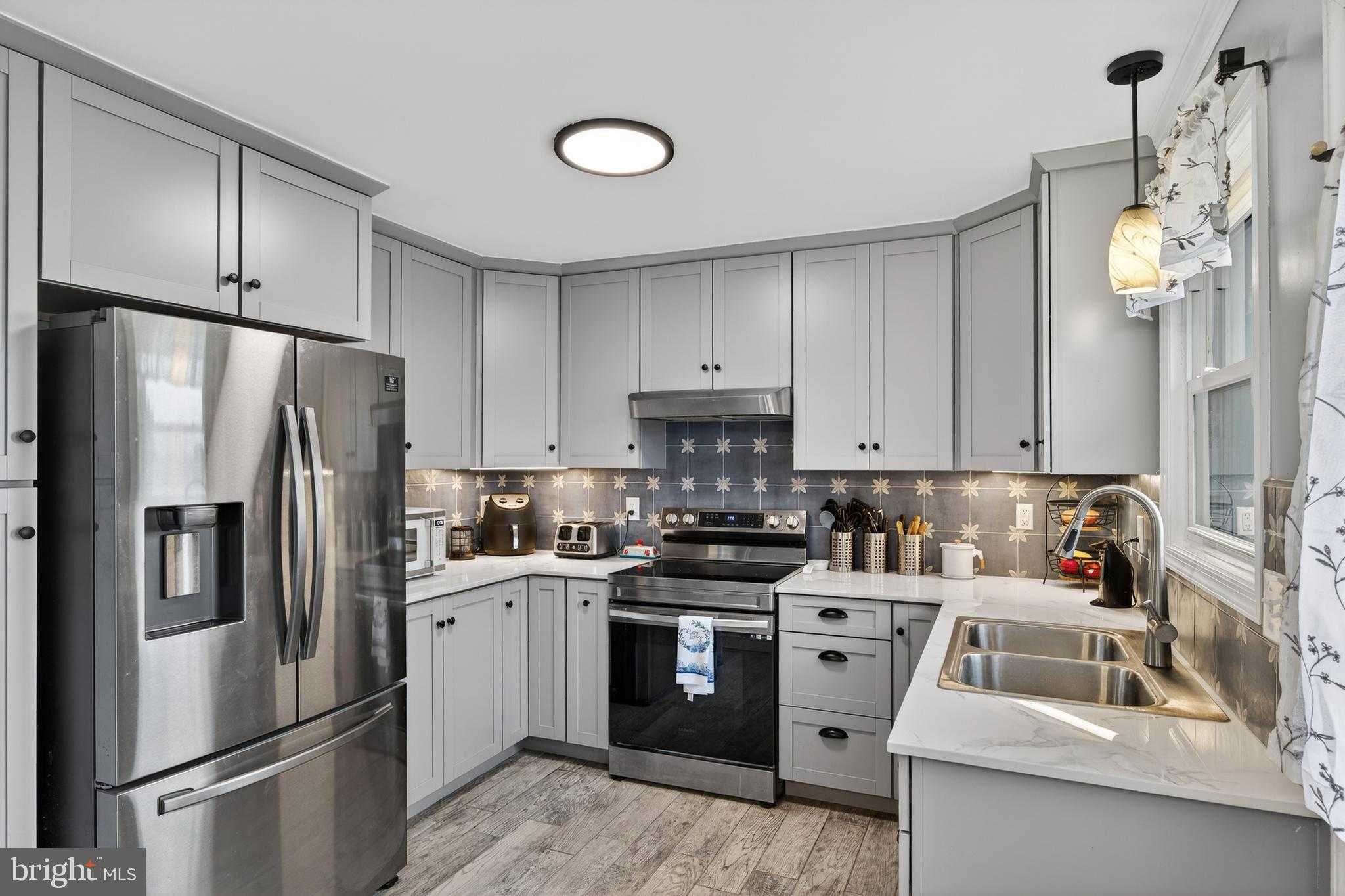 8137 Summit Point Rd photo 4