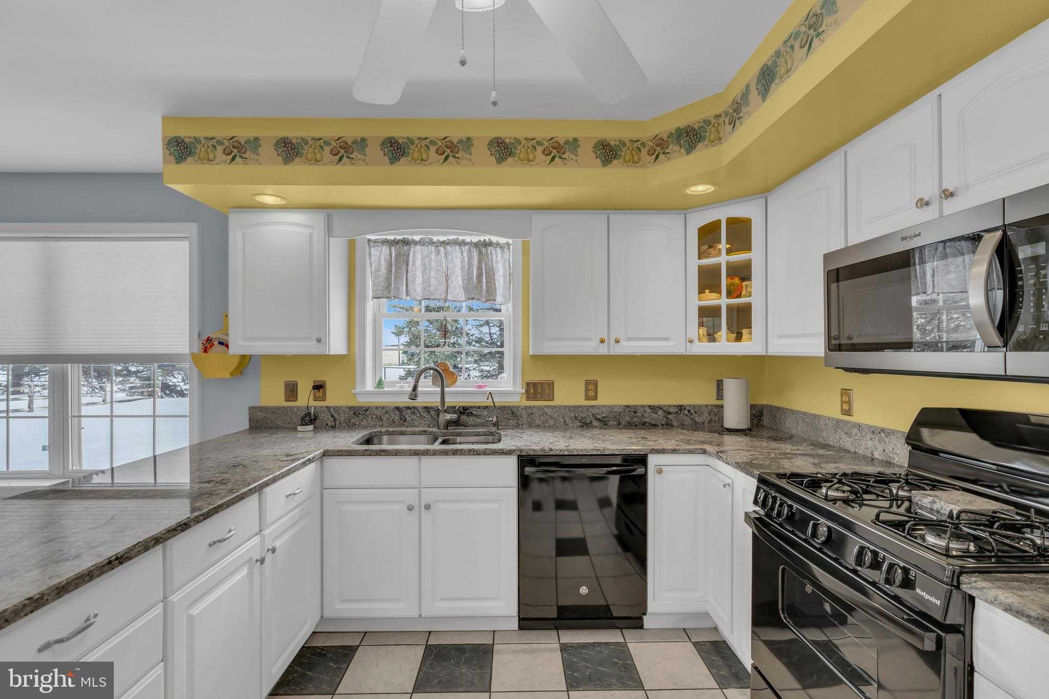 2593 Halleck Dr photo 29