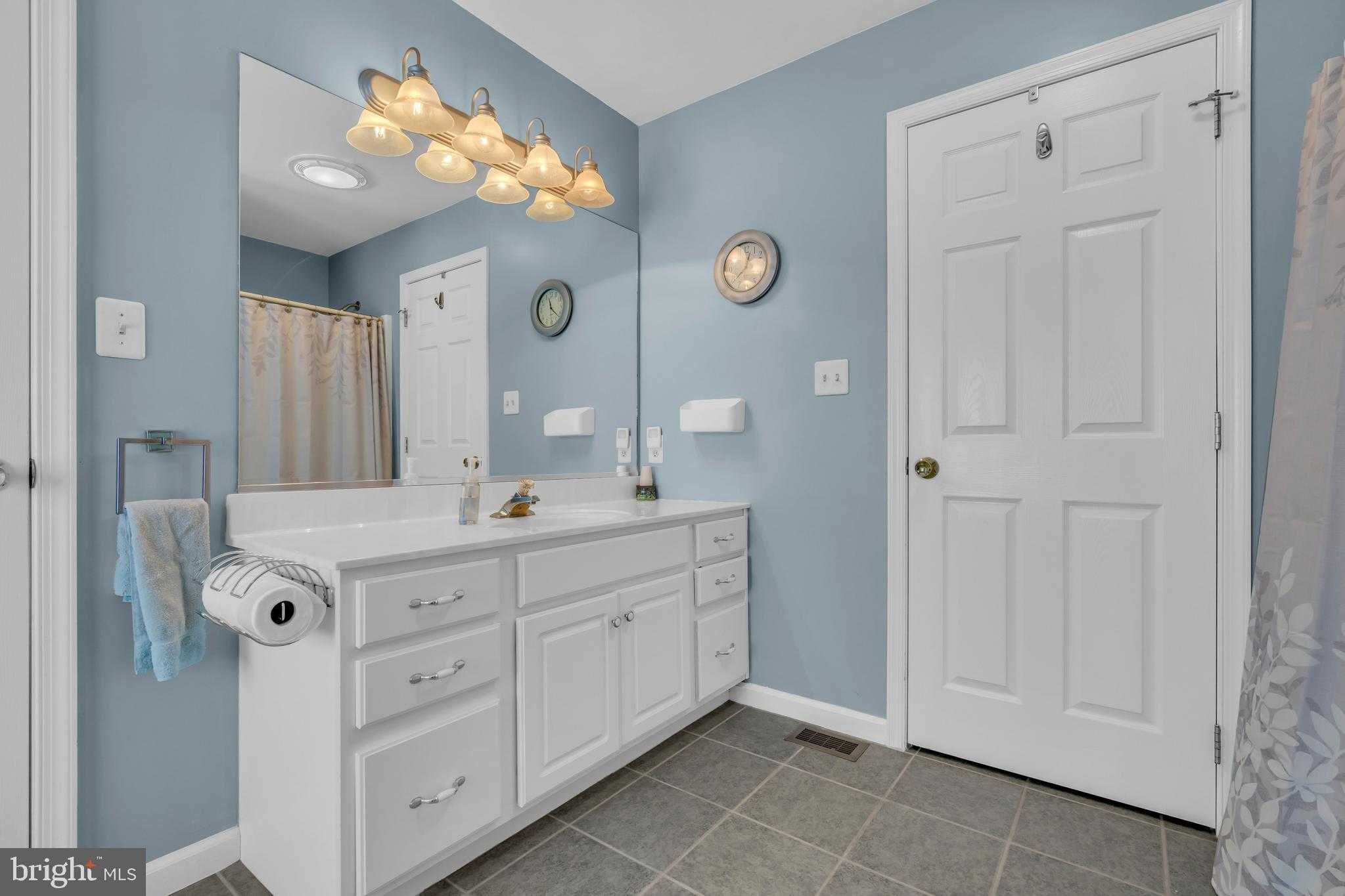 2593 Halleck Dr photo 48