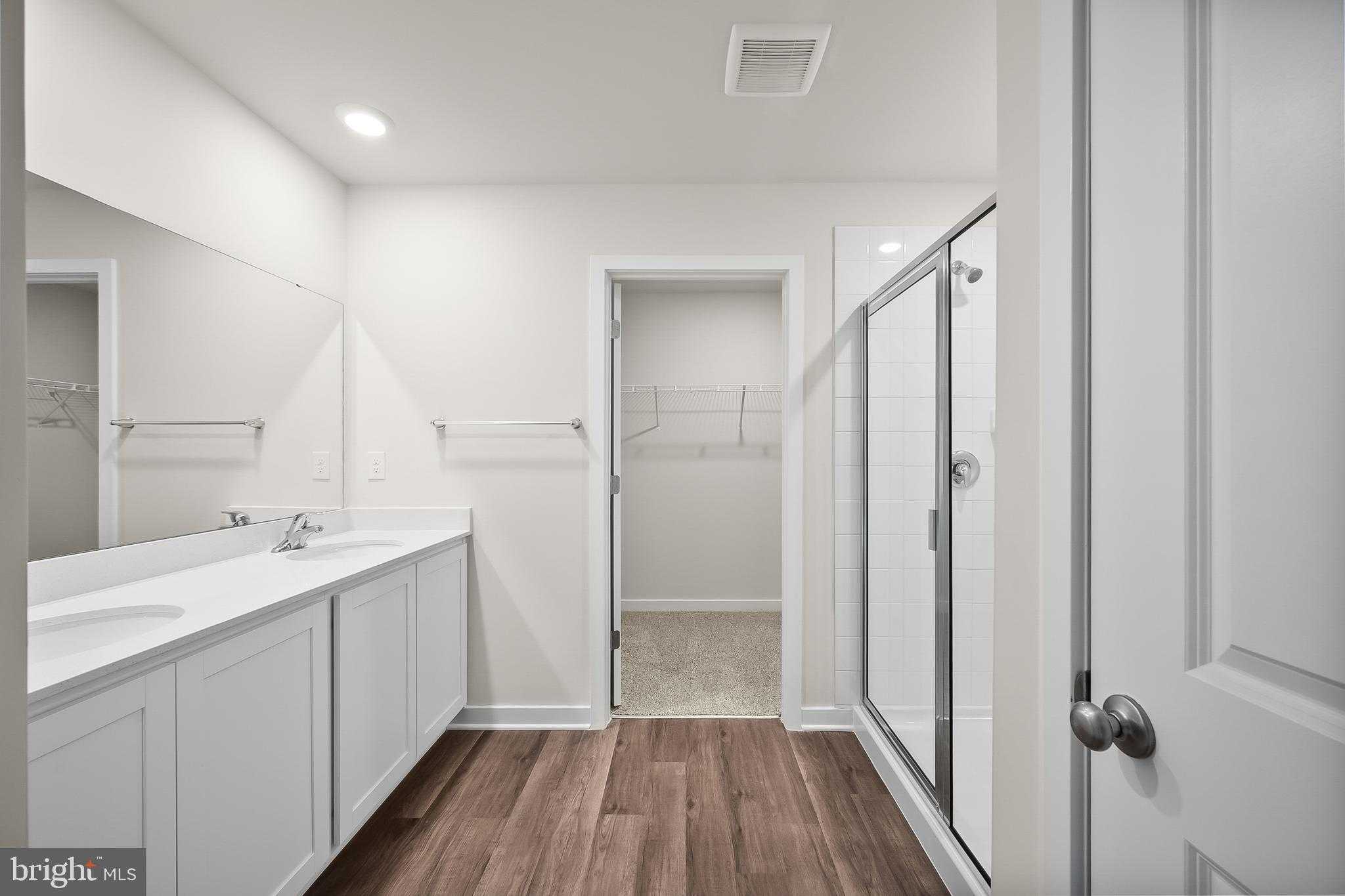 293 Eclipse St photo 17